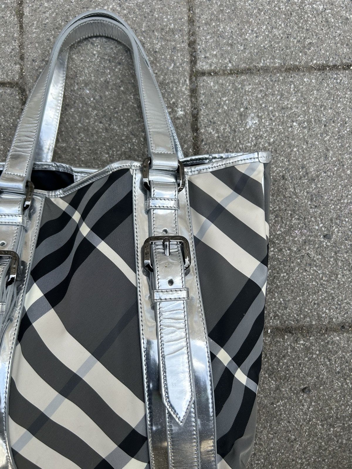 Burberry Burberry Pre-Owned Tote Bag Silver Beat Victoria Shoulder Size ONE SIZE - 4 Thumbnail