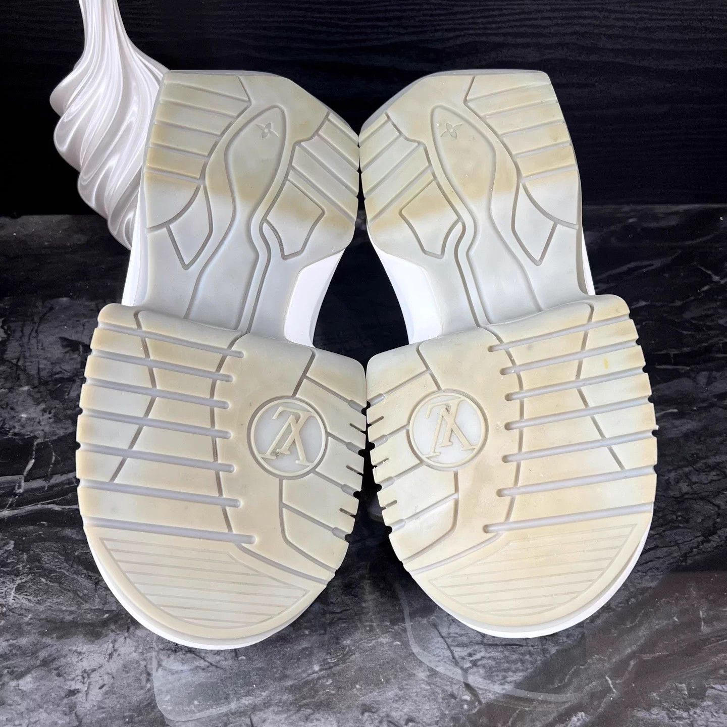 Louis Vuitton 1237/Lv Dad 2.0 Sneakers EUR39 White/Brown 95 new Size US 8 / IT 38 - 5 Thumbnail