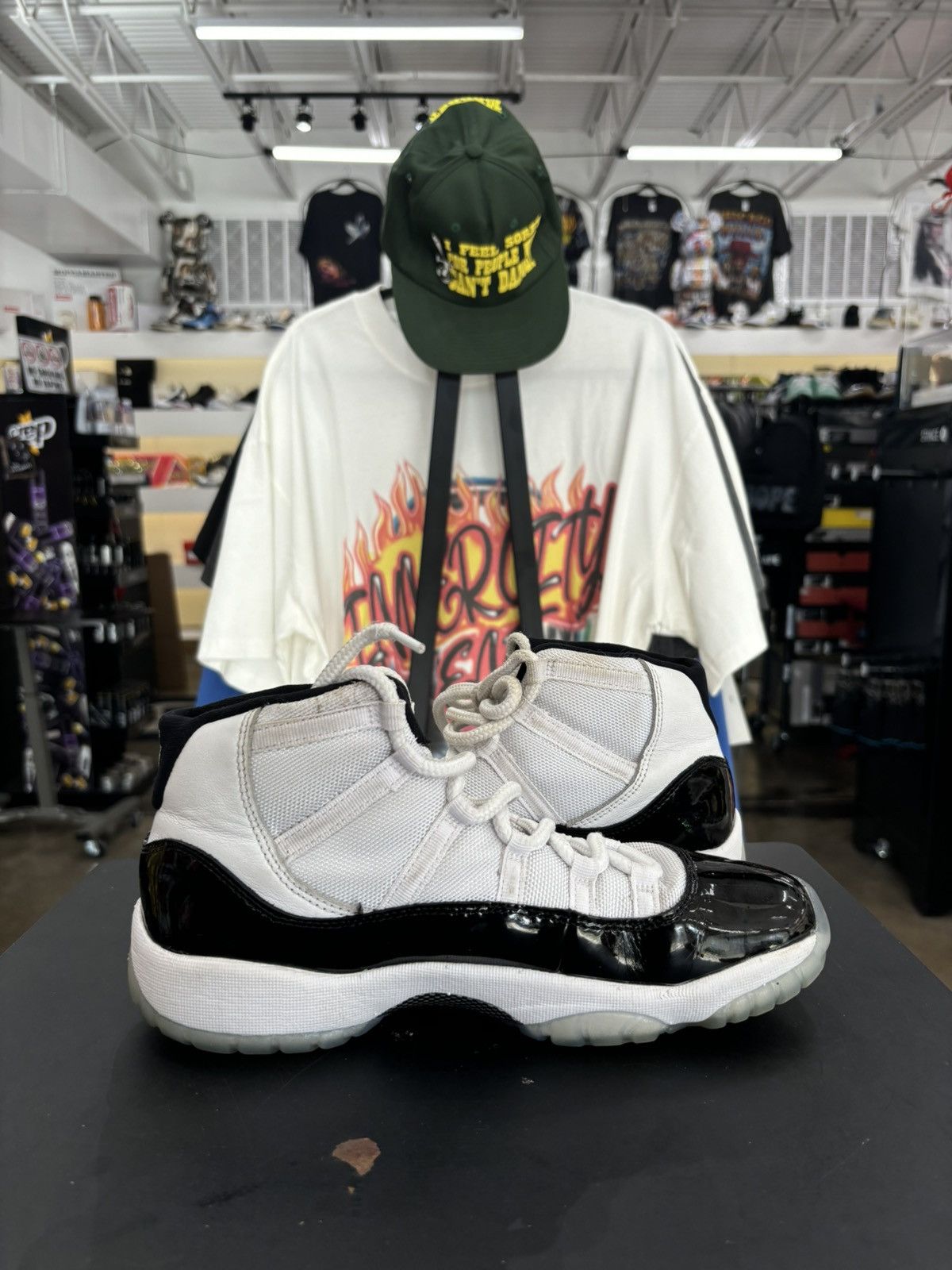 Jordan Brand Air Jordan 11 Concord Sz. 7Y (2018) Size US 7 / EU 40 - 3 Thumbnail