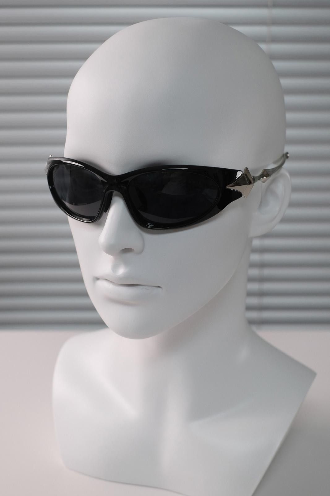 Japanese Brand Y2k Vtg Avant Garde Futuristic Black Sunglasses Unisex OS Size ONE SIZE - 1 Thumbnail