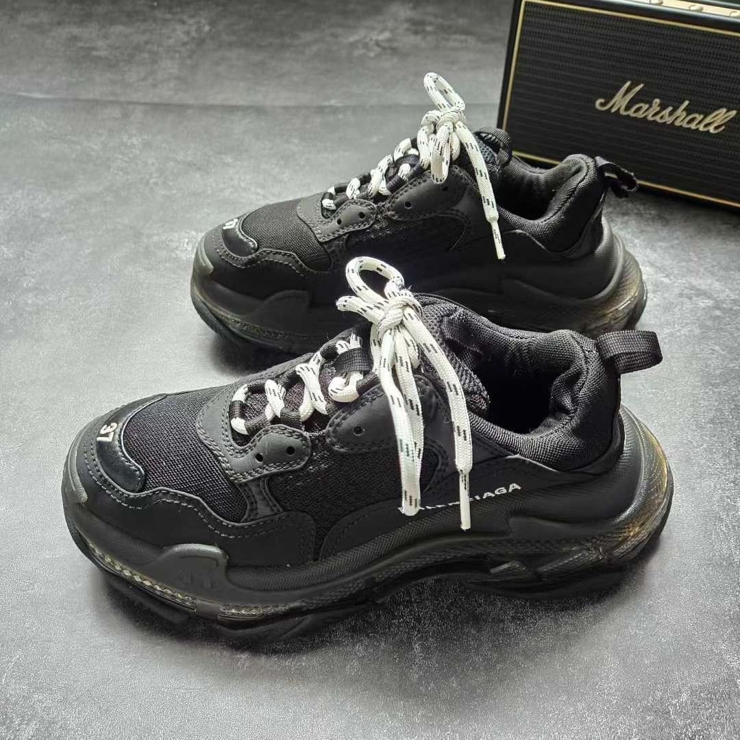 Balenciaga Balenciaga Gold Lowtop Sneakers S Women Size US 6 / IT 36 - 1 Thumbnail