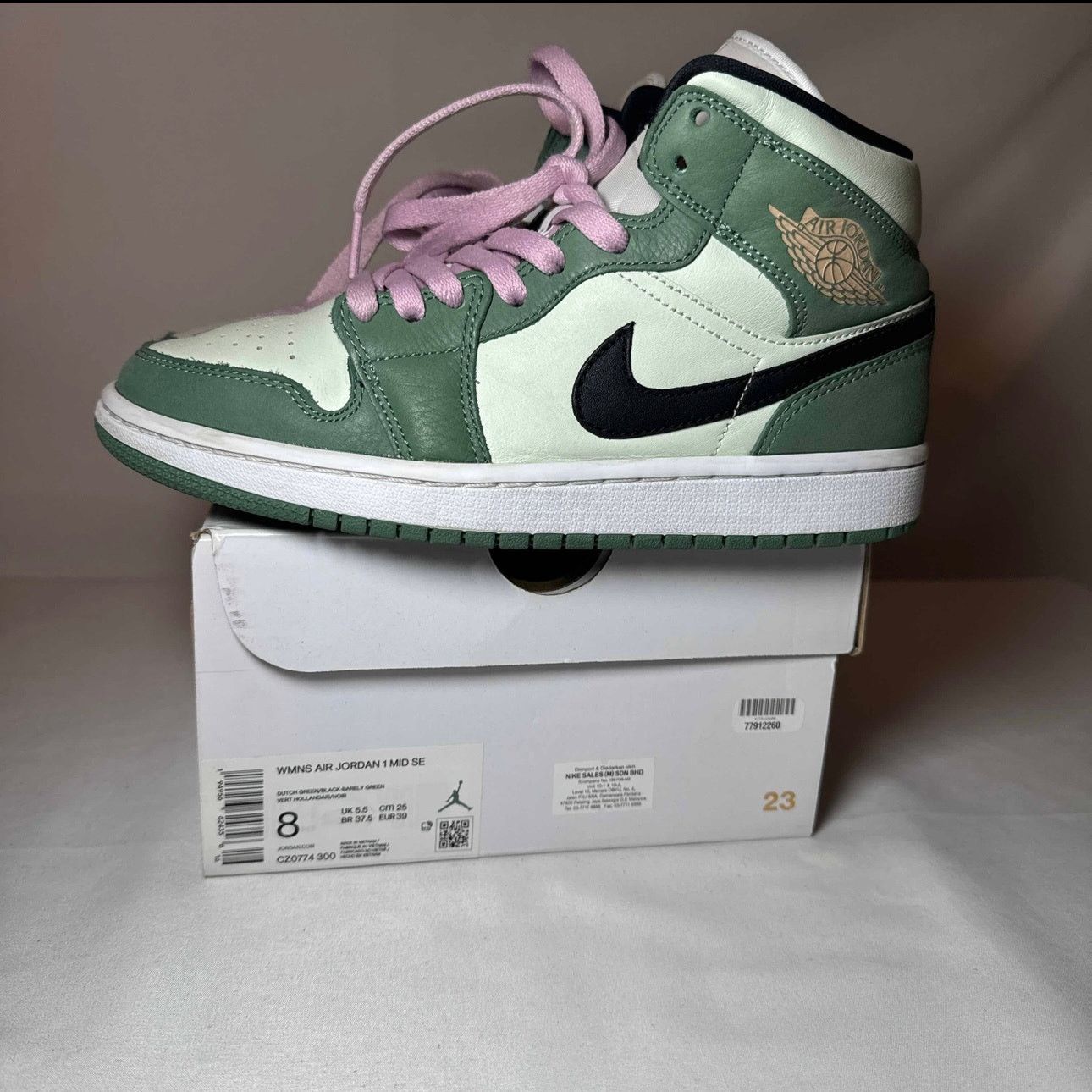 Jordan Brand × Nike Size 8 - Wmns Air Jordan 1 Mid SE Dutch Green Women's Shoes Size US 8 / IT 38 - 8 Thumbnail