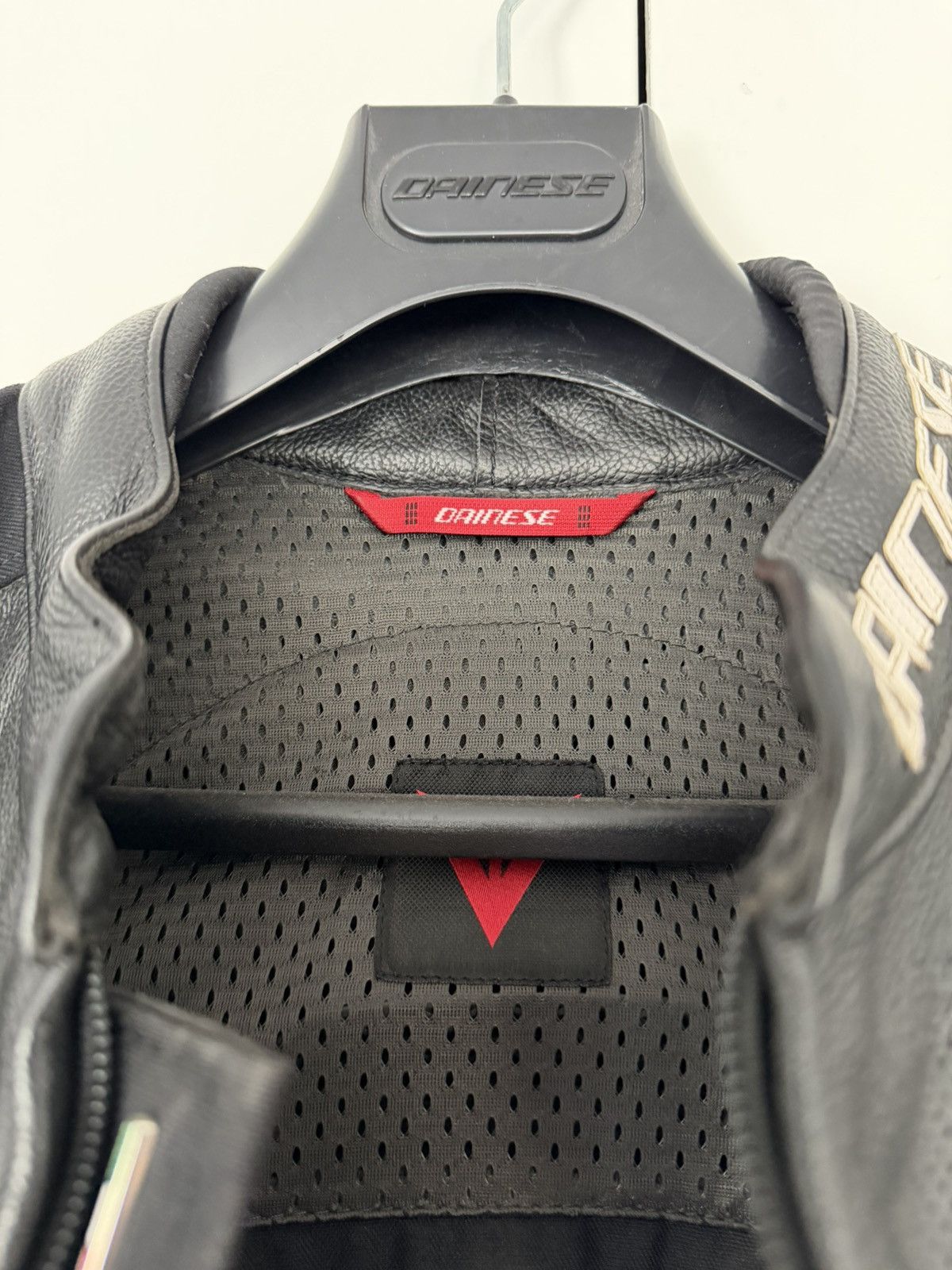 Dainese DAINESE RACING 3 D AIR MENS LEATHER SPORTS MOTORCYCLE JACKET Size US L / EU 52-54 / 3 - 5 Thumbnail