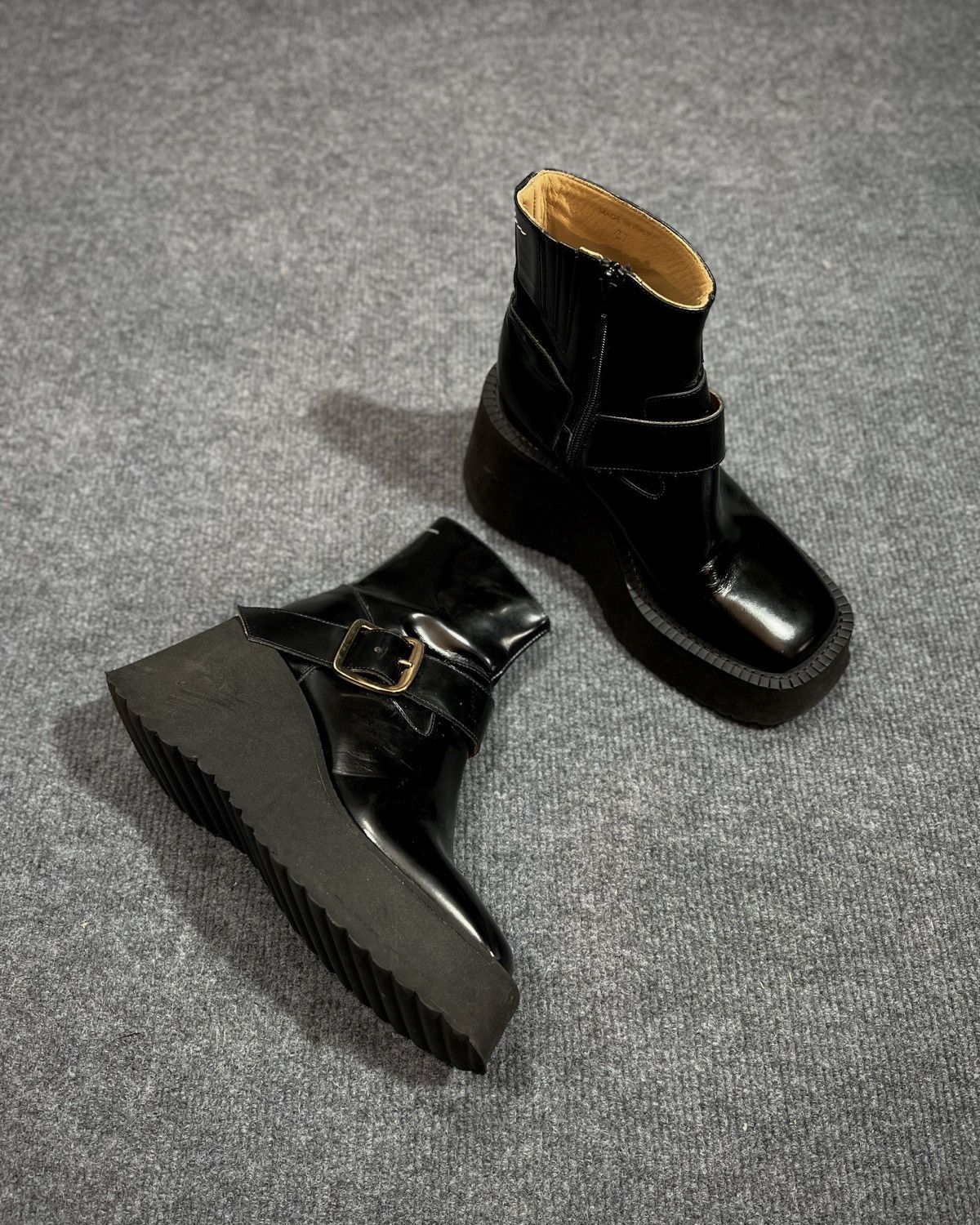 Maison Margiela MM6 MAISON MARGIELA BLACK PLATFORM ANKLE BOOT Size US 7 / IT 37 - 4 Thumbnail