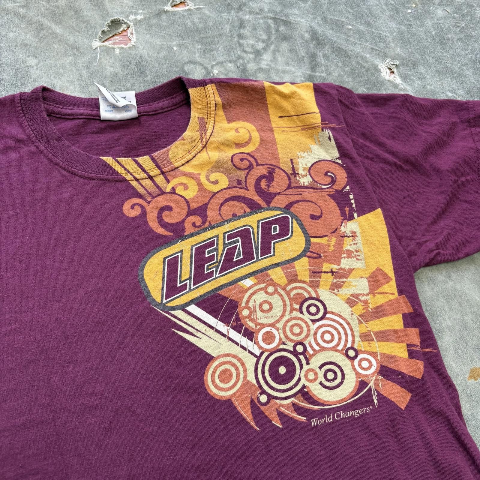 Gildan Vintage Y2K Burgundy Leap World Changers Abstract Shirt Size US S / EU 44-46 / 1 - 2 Thumbnail