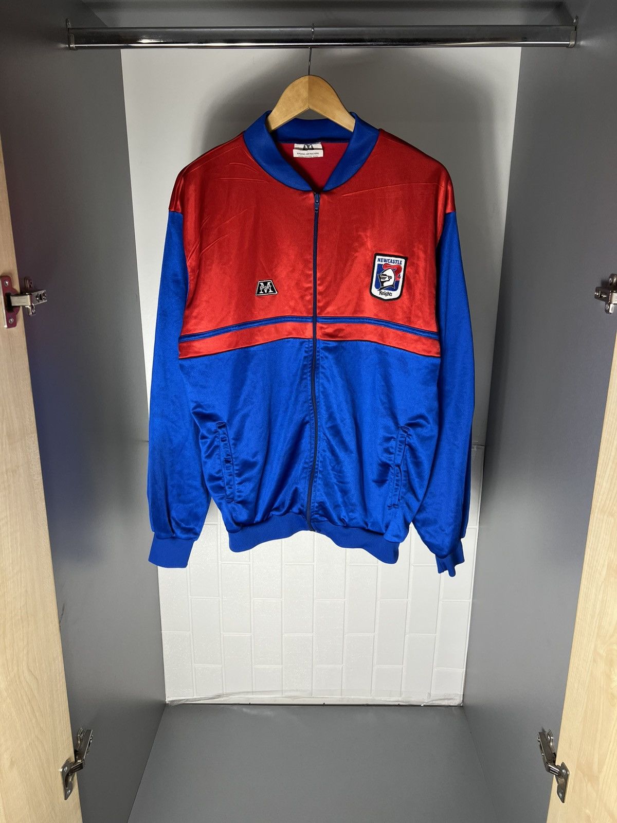 Canterbury of New Zealand VINTAGE NEW CASTLE KNIGHTS NRL AUSTRALIA RUGBY JERSEY 90s Size US M / EU 48-50 / 2 - 1 Thumbnail