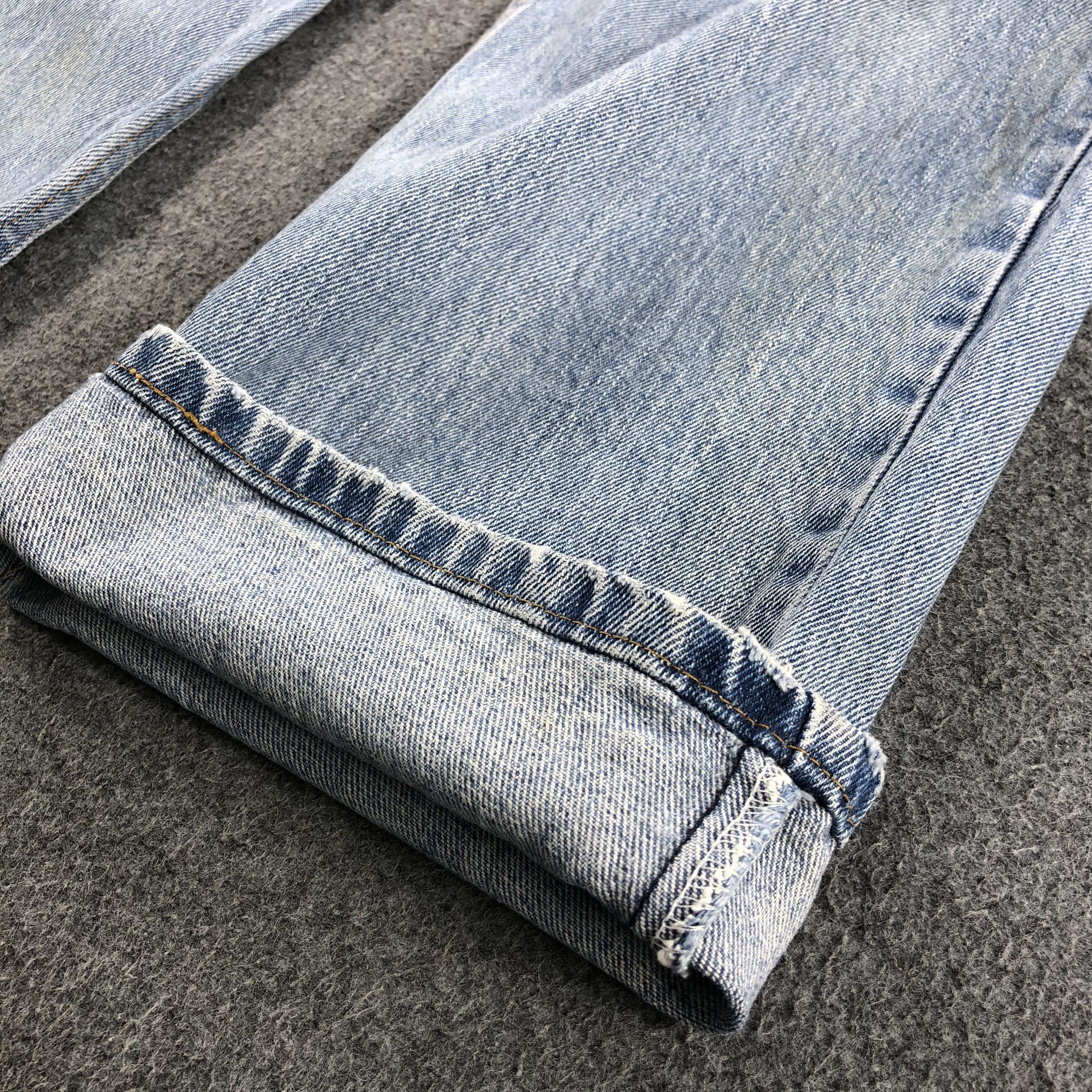 Levi's × Vintage Light Wash Vintage Levis 505 Jeans-JM1049 Size US 35 - 8 Thumbnail
