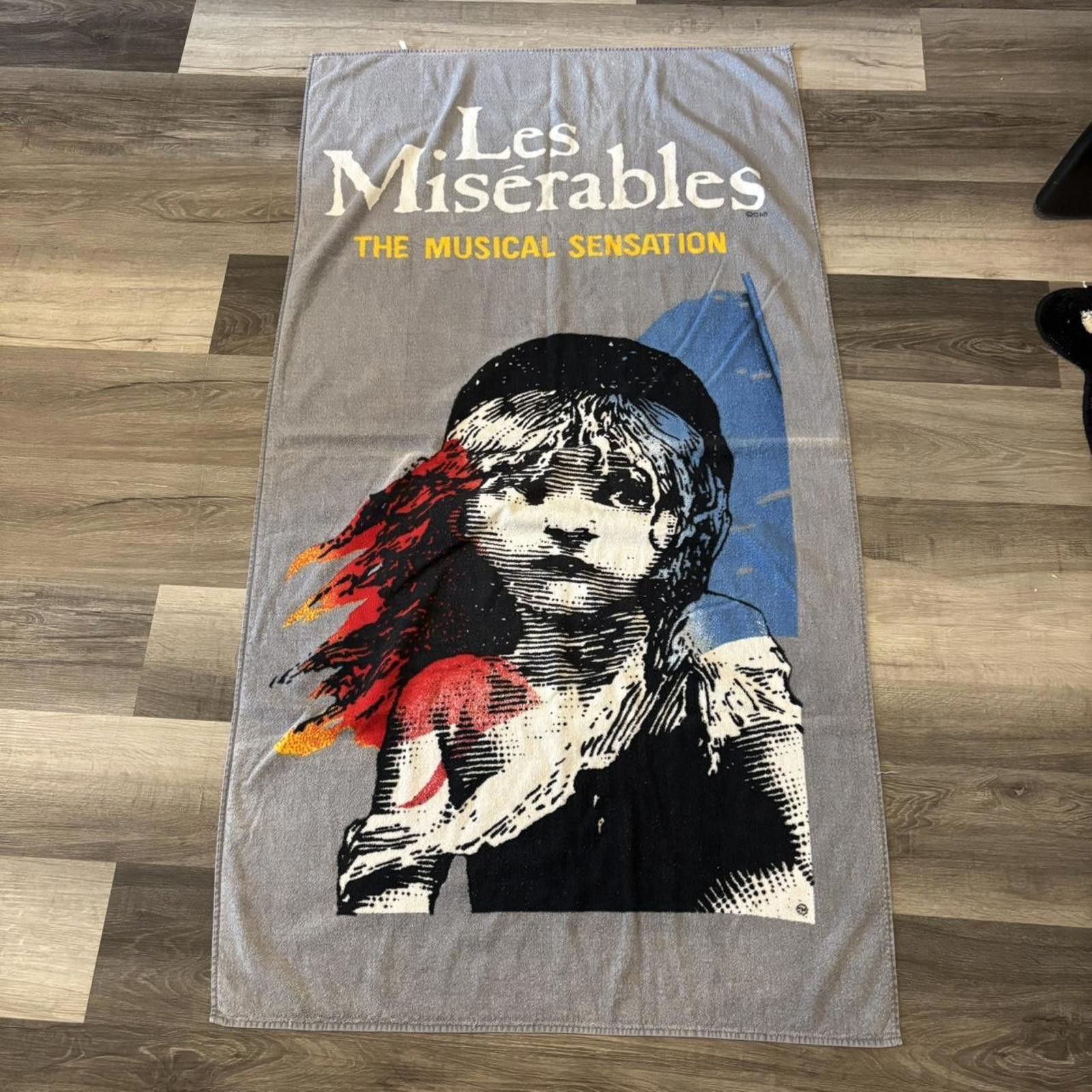 Other Vintage Les miserables beach towel 90s Size ONE SIZE - 1 Thumbnail