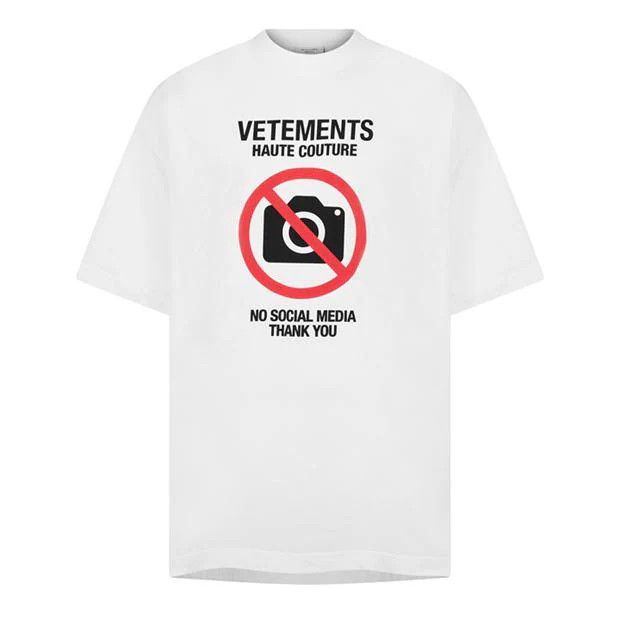 Vetements o1g2r1mq0824 Graphic-Print T-Shirts in White Size US L / EU 52-54 / 3 - 1 Thumbnail