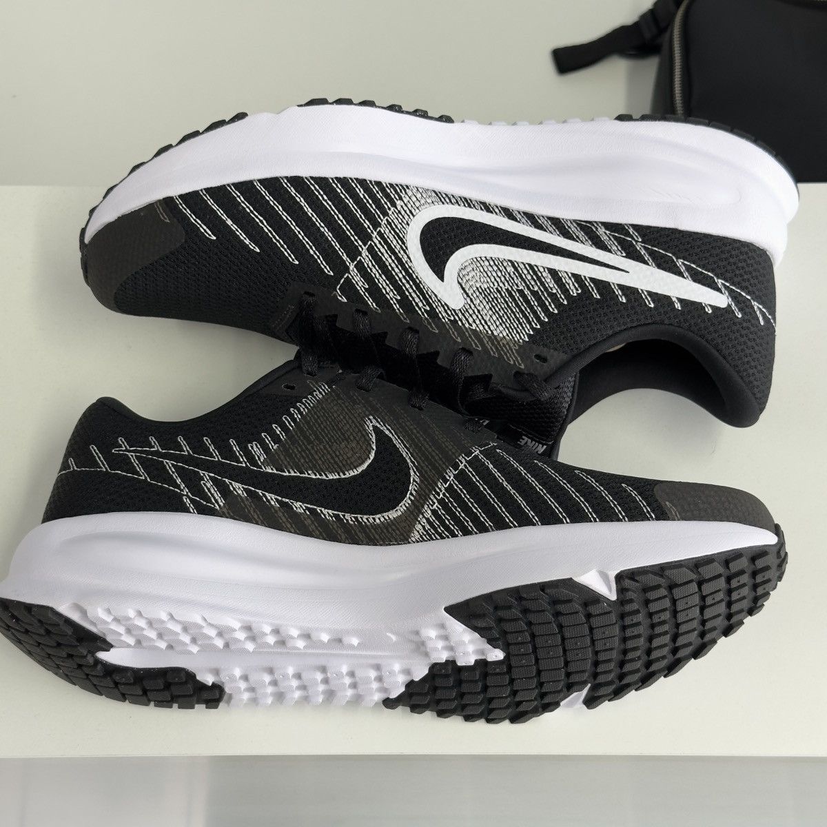 Nike Original Nike Run Defy sneakers HM9594-004 | US 10 / EU 44 Size US 10 / EU 43 - 1 Thumbnail