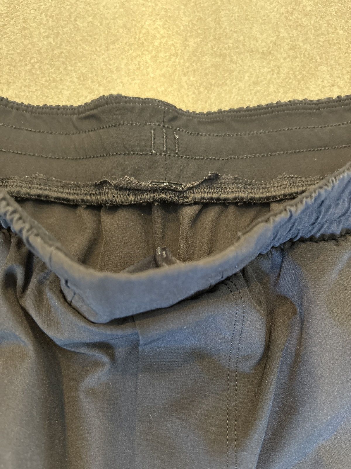 Lululemon Lululemon Shorts Black 5" Inseam Size US 30 / EU 46 - 4 Thumbnail