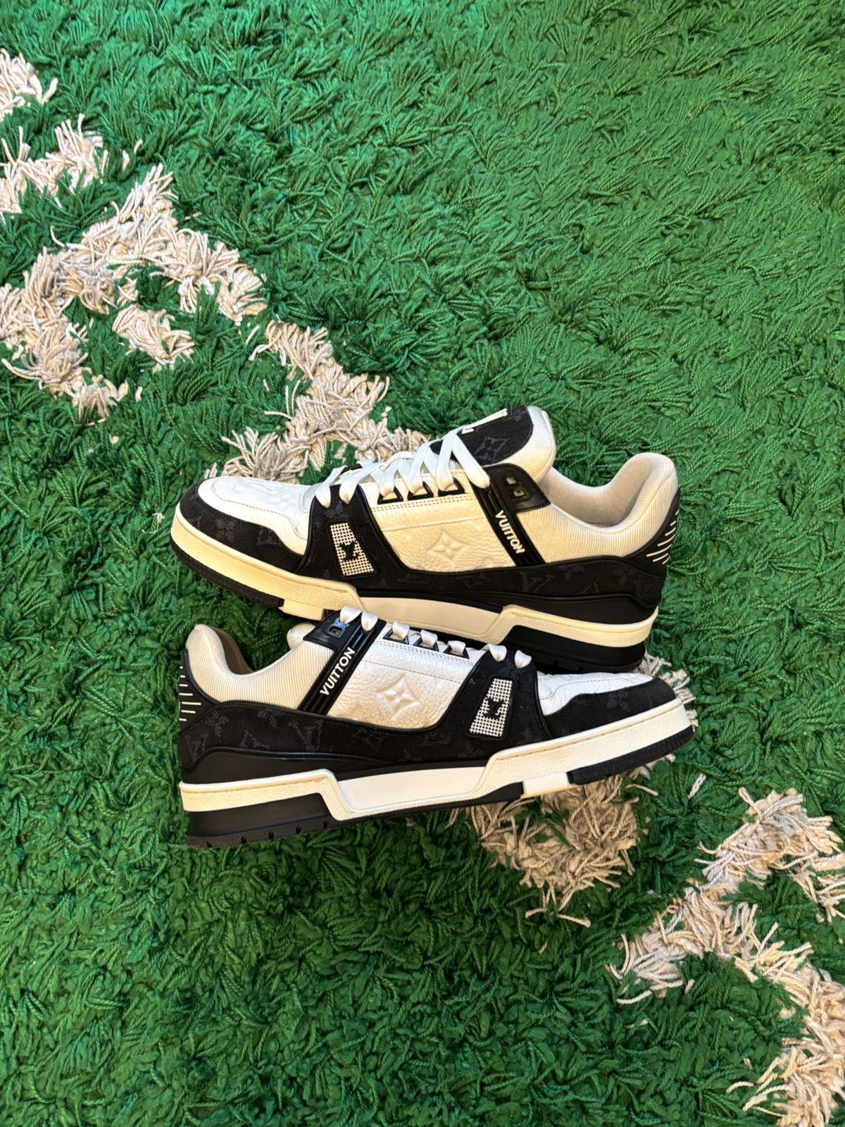 Louis Vuitton Louis Vuitton Trainer White/Black Denim Size US 10.5 / EU 43-44 - 4 Thumbnail
