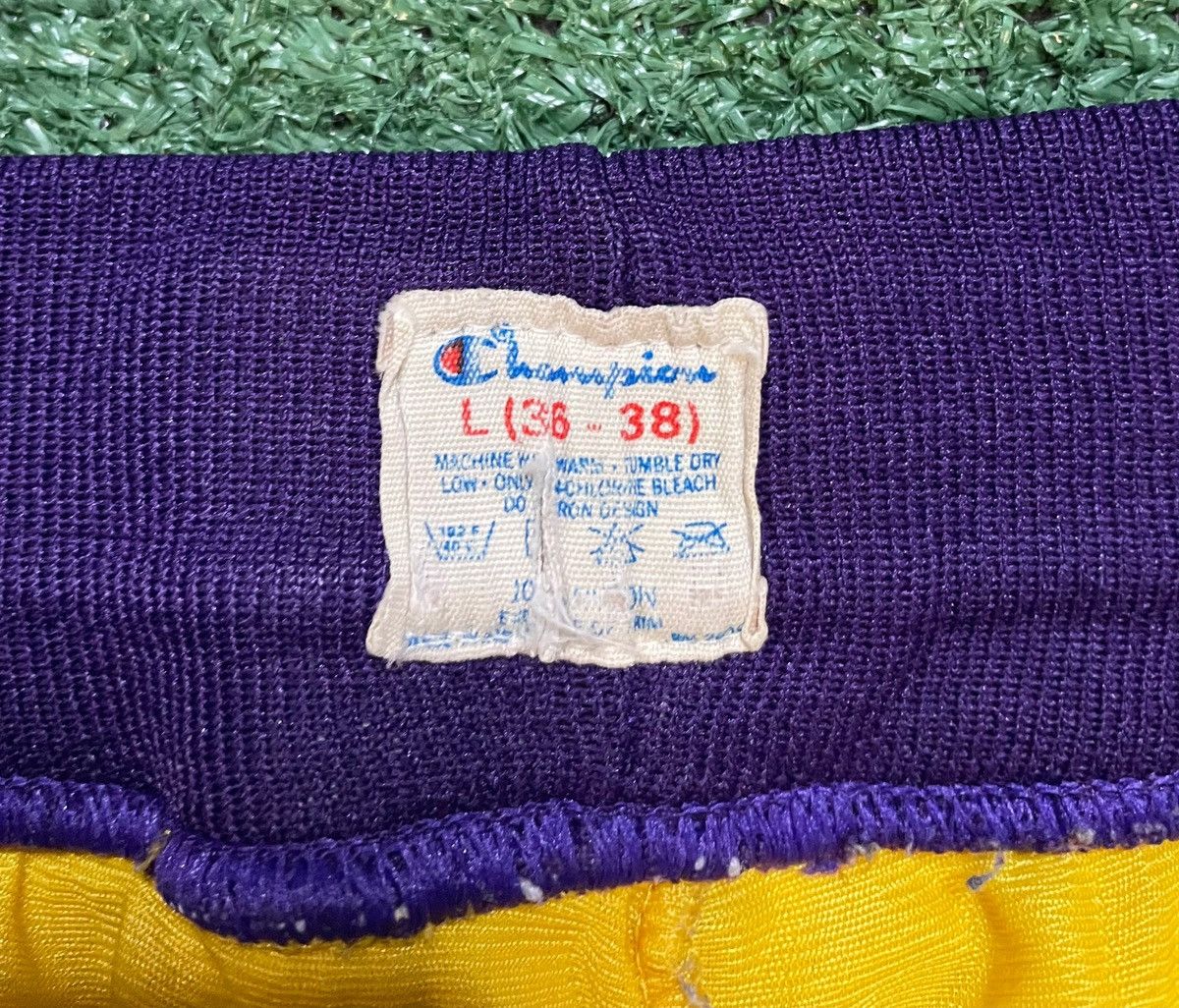 Champion Vintage 1990s Los Angeles Lakers champion shorts Size US 36 / EU 52 - 4 Thumbnail