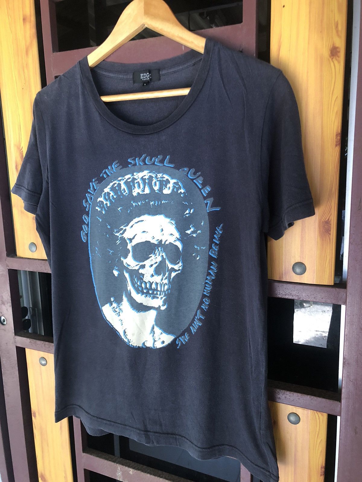 Band Tees Parody God Save The Skull Queen Tshirt Size US L / EU 52-54 / 3 - 4 Thumbnail