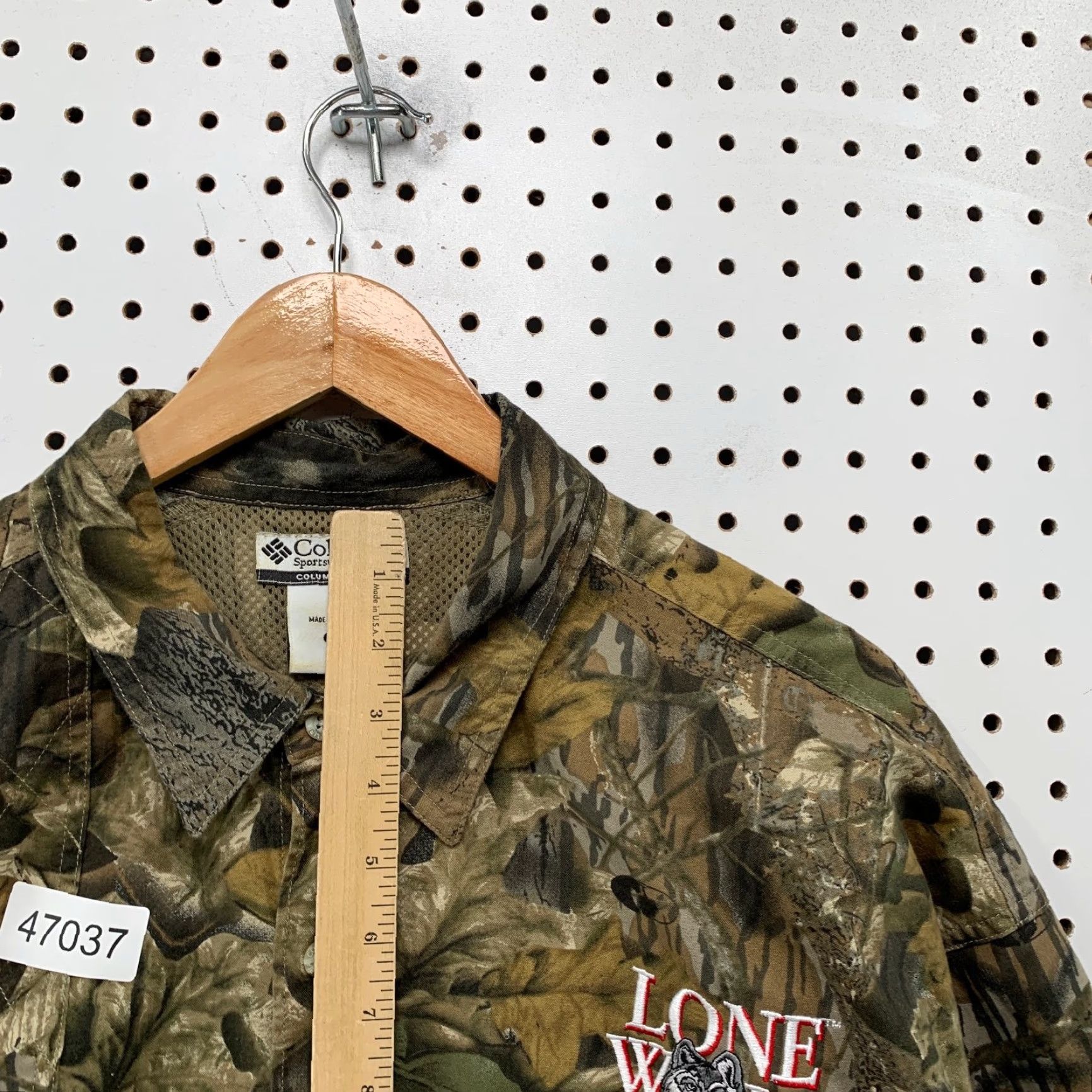 LONE WOLF Columbia Shirt Mens 2XL Camouflage Lone Wolf Tree Stand Vented Outdoor Beige Cotton Button-Up Outdoor Mens Size US XXL / EU 58 / 5 - 7 Thumbnail