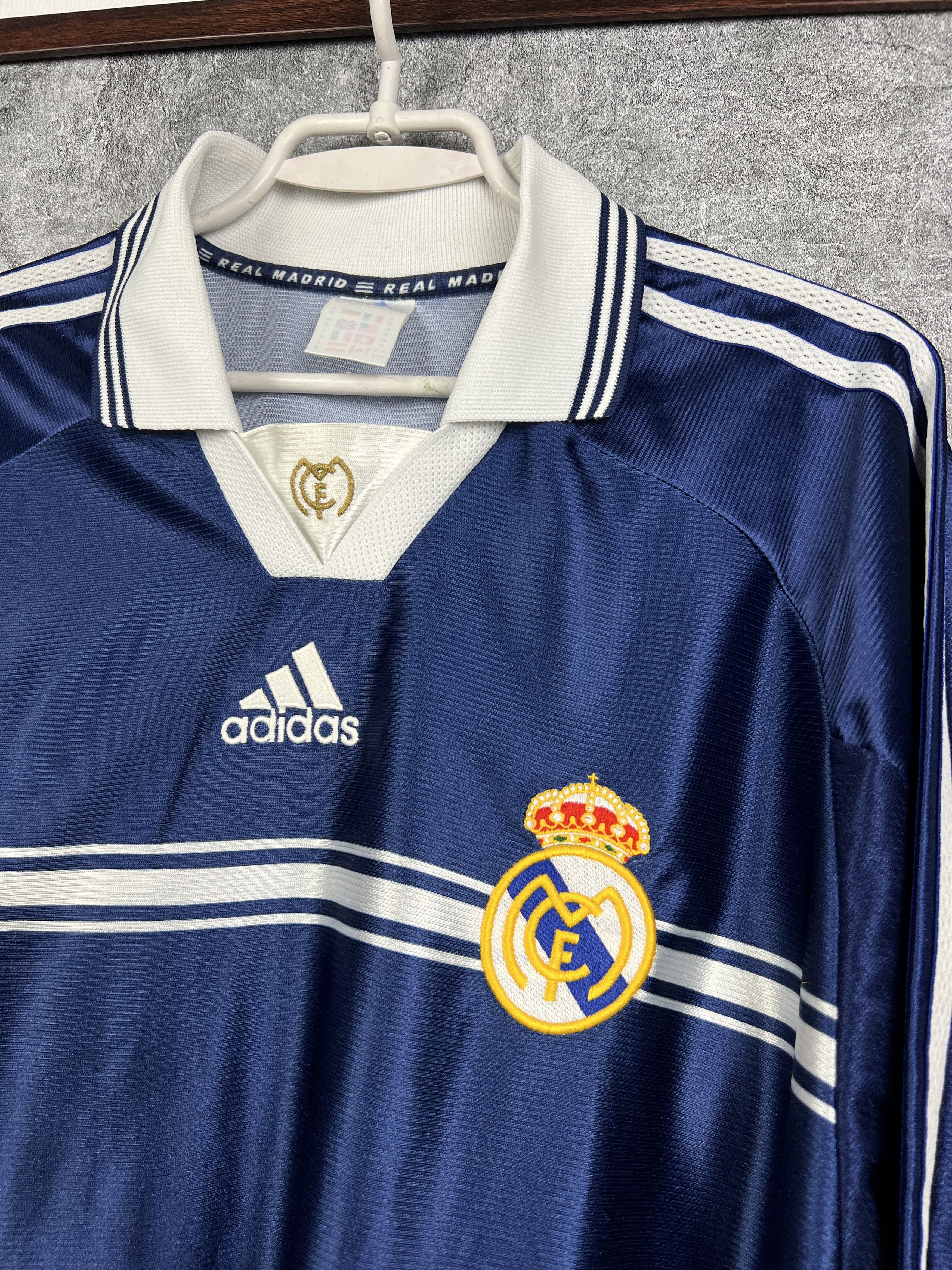 Adidas Real Madrid Away football shirt Soccer Long Sleeve Jersey Size US XL / EU 56 / 4 - 3 Thumbnail