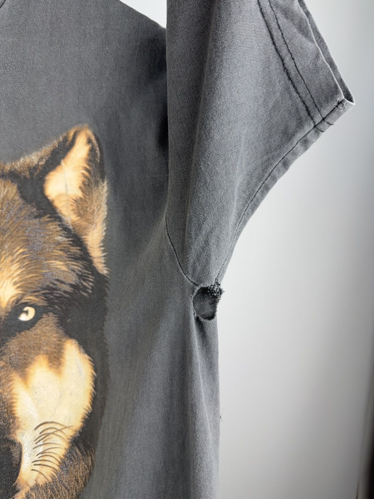 Native × Vintage Vintage 90s Wolf Graphic T-Shirt Nature Animal Print Size US S / EU 44-46 / 1 - 4 Thumbnail