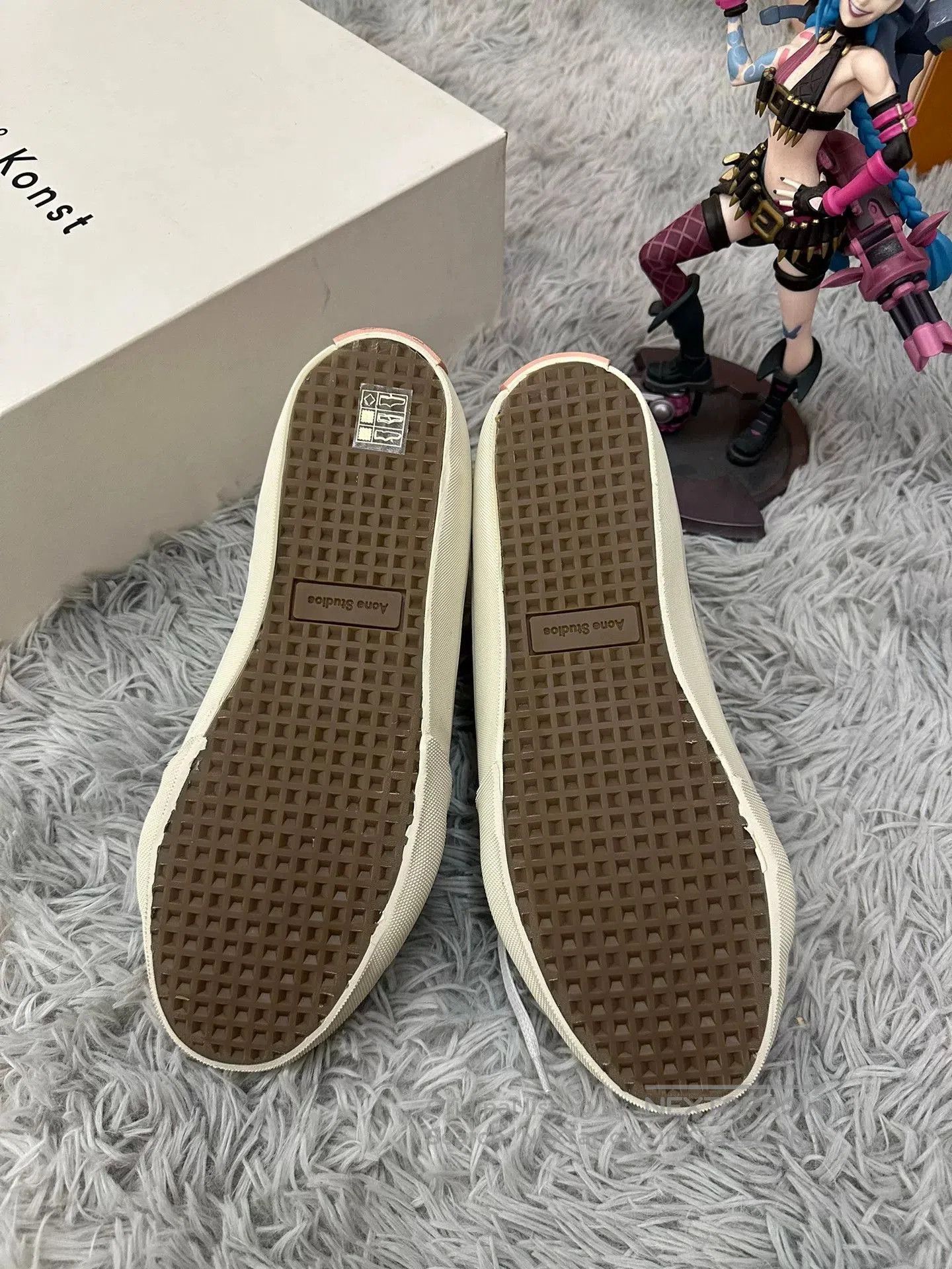 Acne Studios Acne Studios Smiley White Sneakers. Size US 9 / EU 42 - 4 Thumbnail