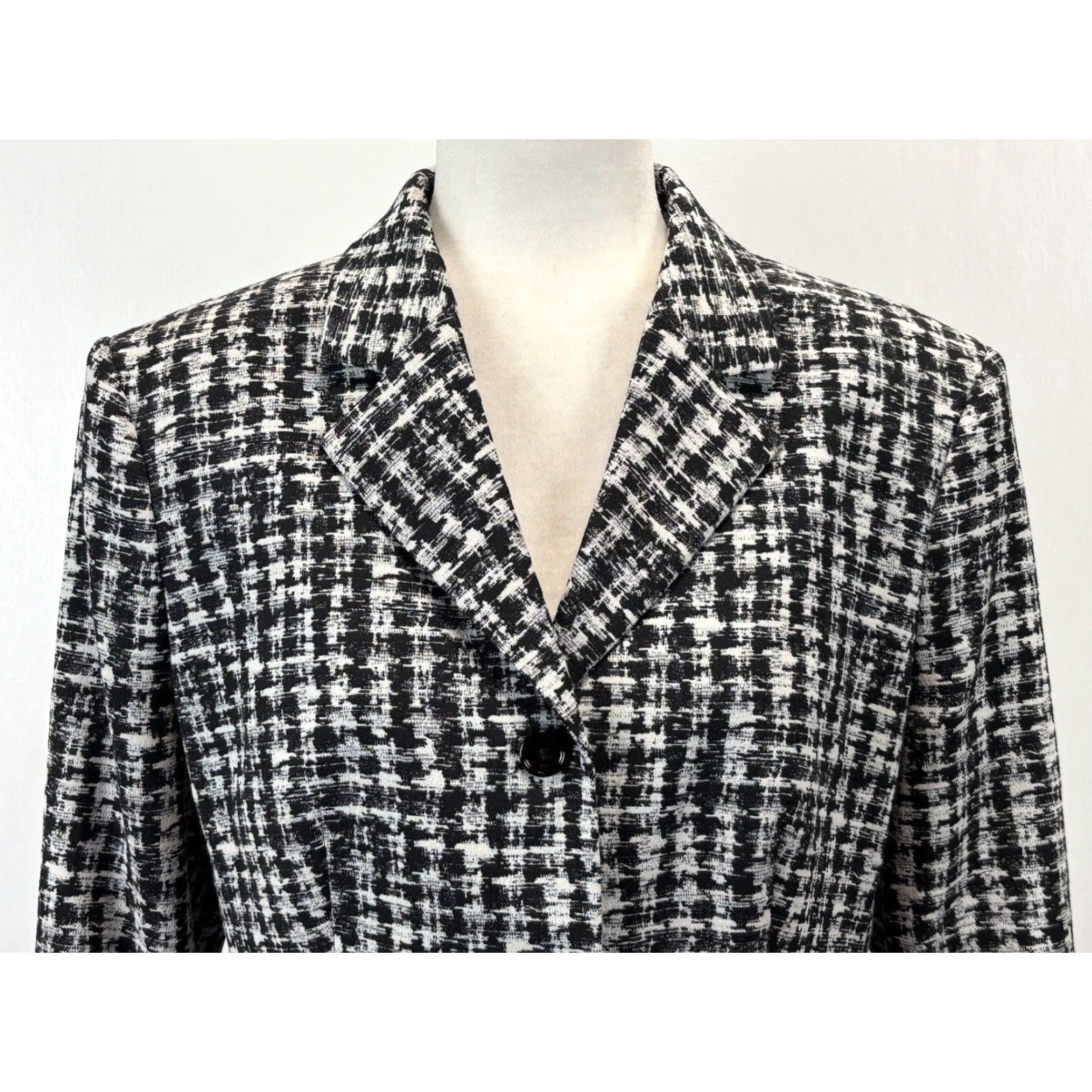 Hugo Boss HUGO BOSS Slim Fit Blazer Jacket Sz 10 Women’s Irregular Check Italian Fabric Black White Jacket Blazer Women Mens? Wait. Size L / US 10 / IT 46 - 6 Thumbnail