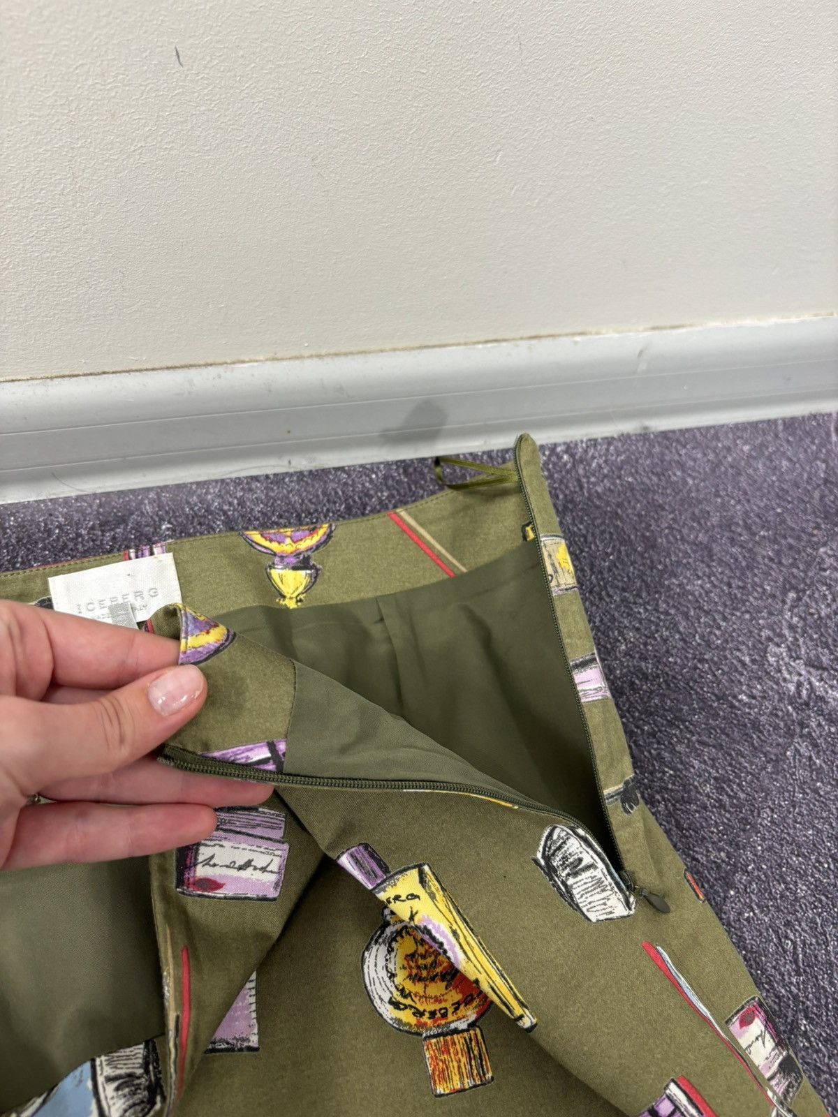 Iceberg Vintage Iceberg Olive Green Makeup Beauty Print Pencil Skirt Size 32" / US 10 / IT 46 - 10 Thumbnail