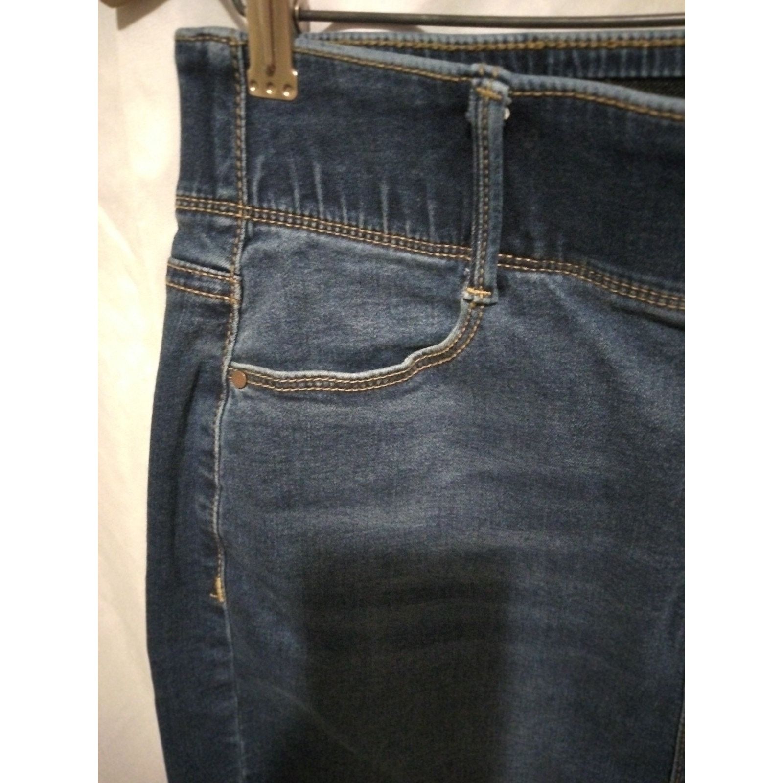 Apt. 9 Apt 9 Size 8 Jean Skirt With Slit In Back 5 Buttons Front Size 30" / US 8 / IT 44 - 3 Thumbnail