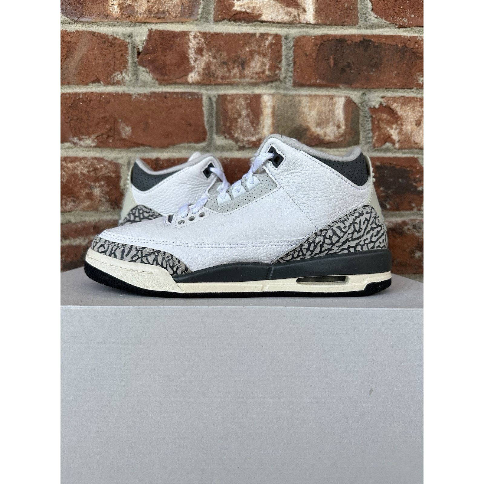 Jordan Brand Jordan 3 Hide N' Sneak GS - Size 6.5y Size US 6.5 / EU 39-40 - 1 Thumbnail