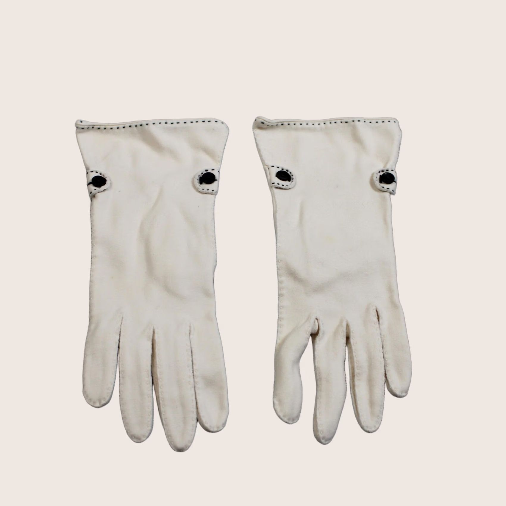 Vintage VINTAGE White Cloth Gloves Women Wrist Knit 50s 60s Glove Button Four-Finger 1950s 1960s Size ONE SIZE - 1 Thumbnail