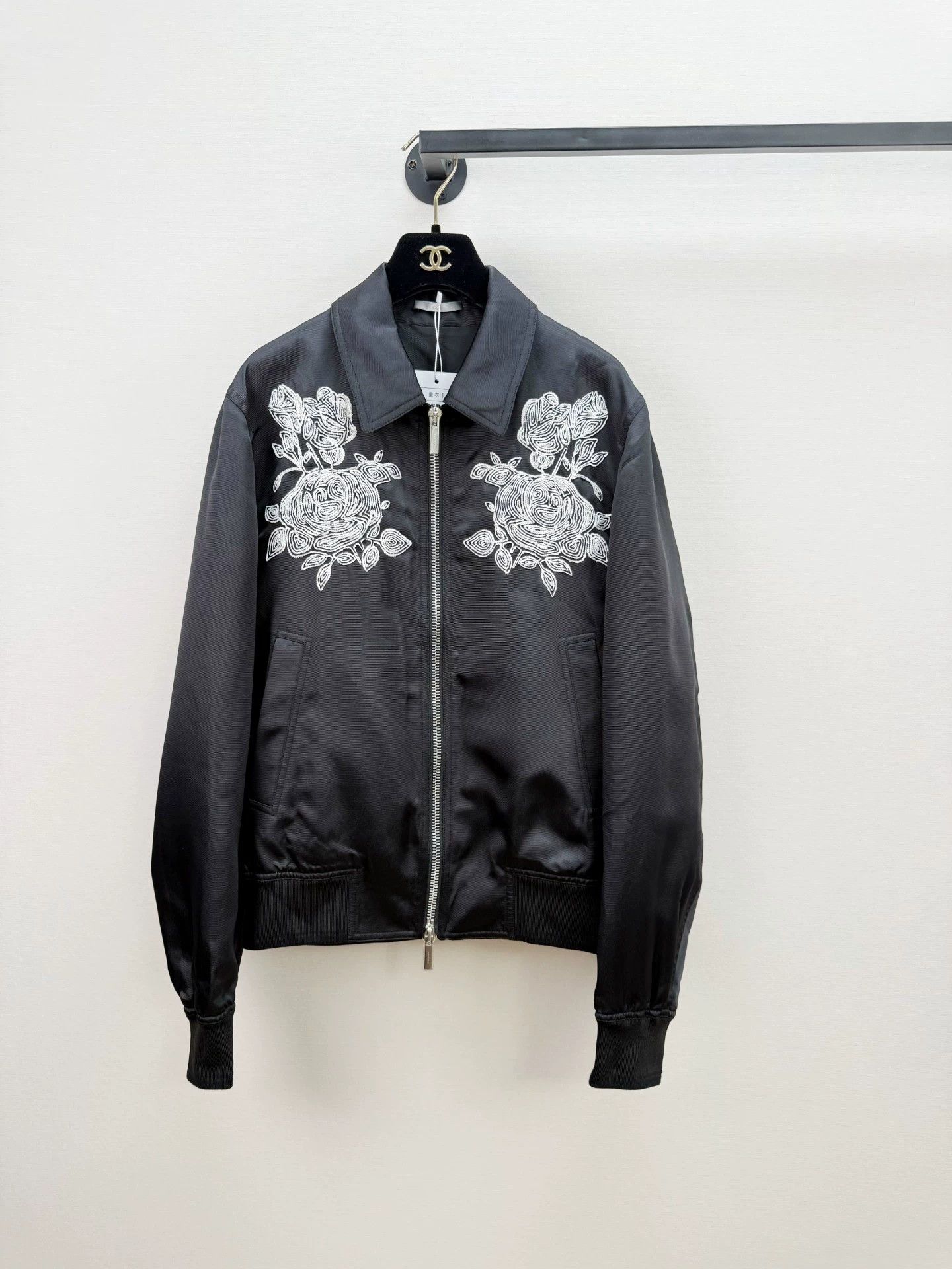 Dior Dior's new embroidered baseball jacket Size XL / US 12-14 / IT 48-50 - 1 Thumbnail