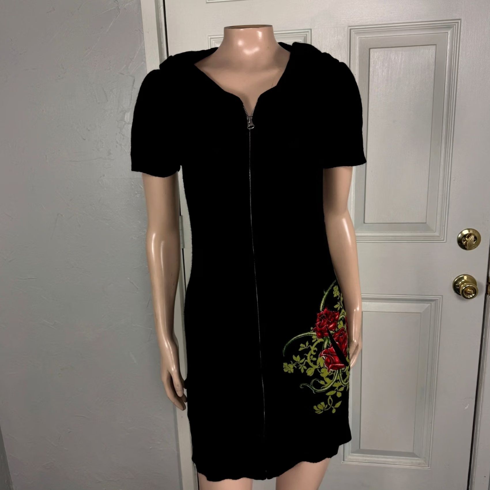Vintage VINTAGE Floral Y2K Gramm Sweater Dress M Hooded Zip Knit Acrylic Pockets 90s Black Womens Short Sleeve Crew Neck Mini Casual (Bust 32" w/ stretch) Size M / US 6-8 / IT 42-44 - 2 Thumbnail