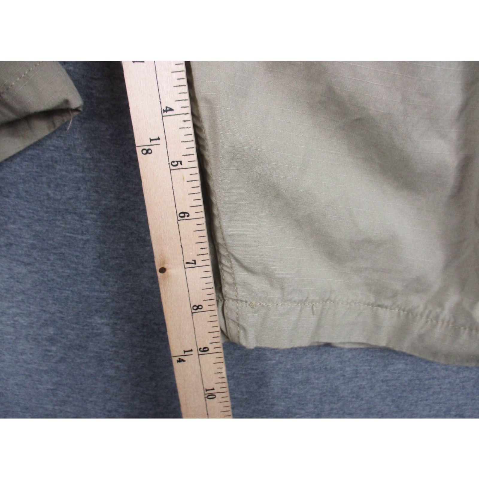 Levi's Levi's Cargo Shorts Men's 36 Khaki Cotton 10" Inseam Outdoor Hiking Size US 36 / EU 52 - 4 Thumbnail