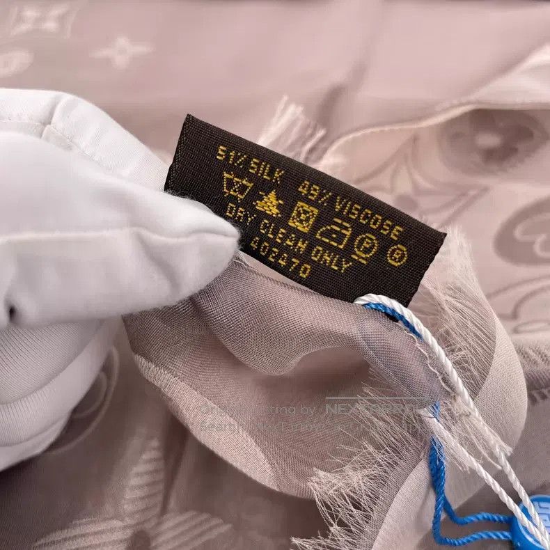 Louis Vuitton Louis Vuitton Grey Silk Scarf Size ONE SIZE - 8 Thumbnail
