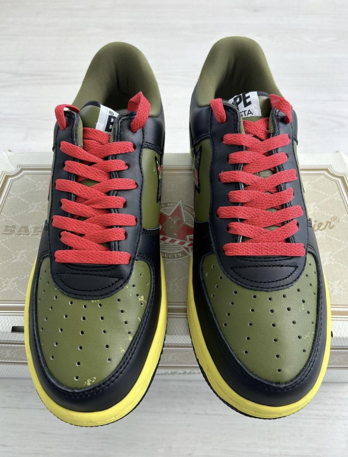 Bape × Kaws VERY RARE OG 2005 A BATHING APE X KAWS BAPESTA Size US 9.5 / EU 42-43 - 7 Thumbnail