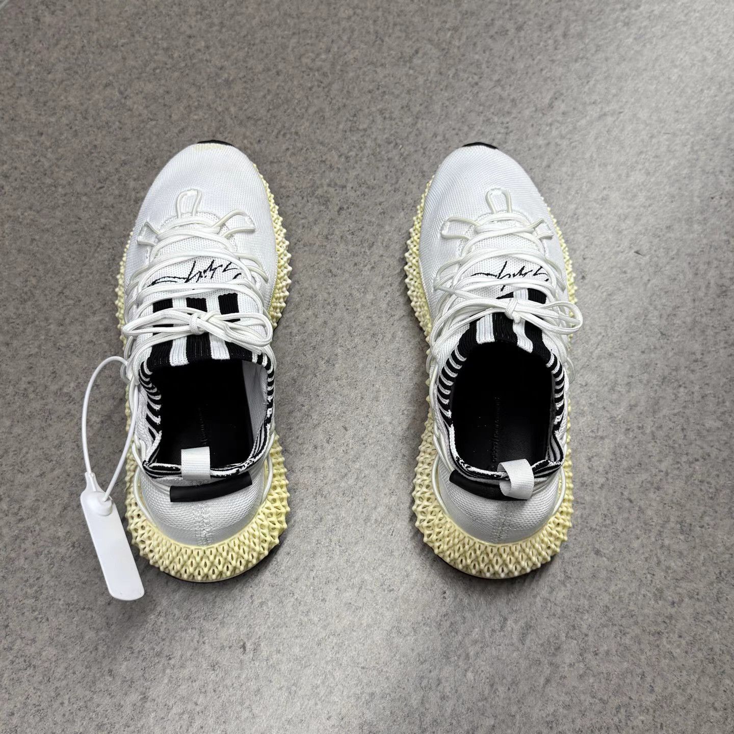 Y-3 Y-3 Runner2 Collaboration Ultra Limited White K15 Size US 10 / EU 43 - 8 Thumbnail