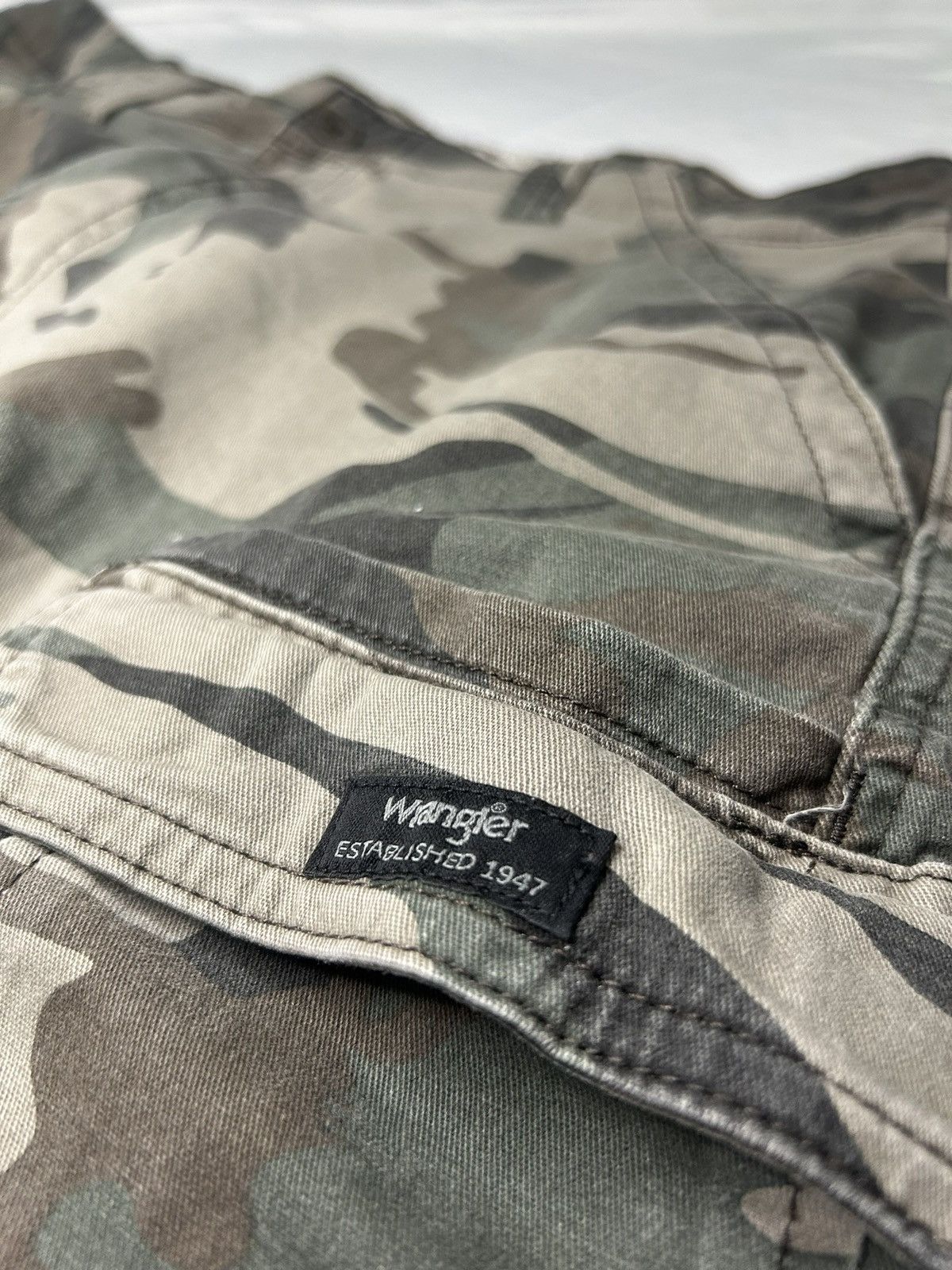 Wrangler WRANGLER CAM CARGO SHORTS - GREEN N KHAKI Size US 34 / EU 50 - 4 Thumbnail