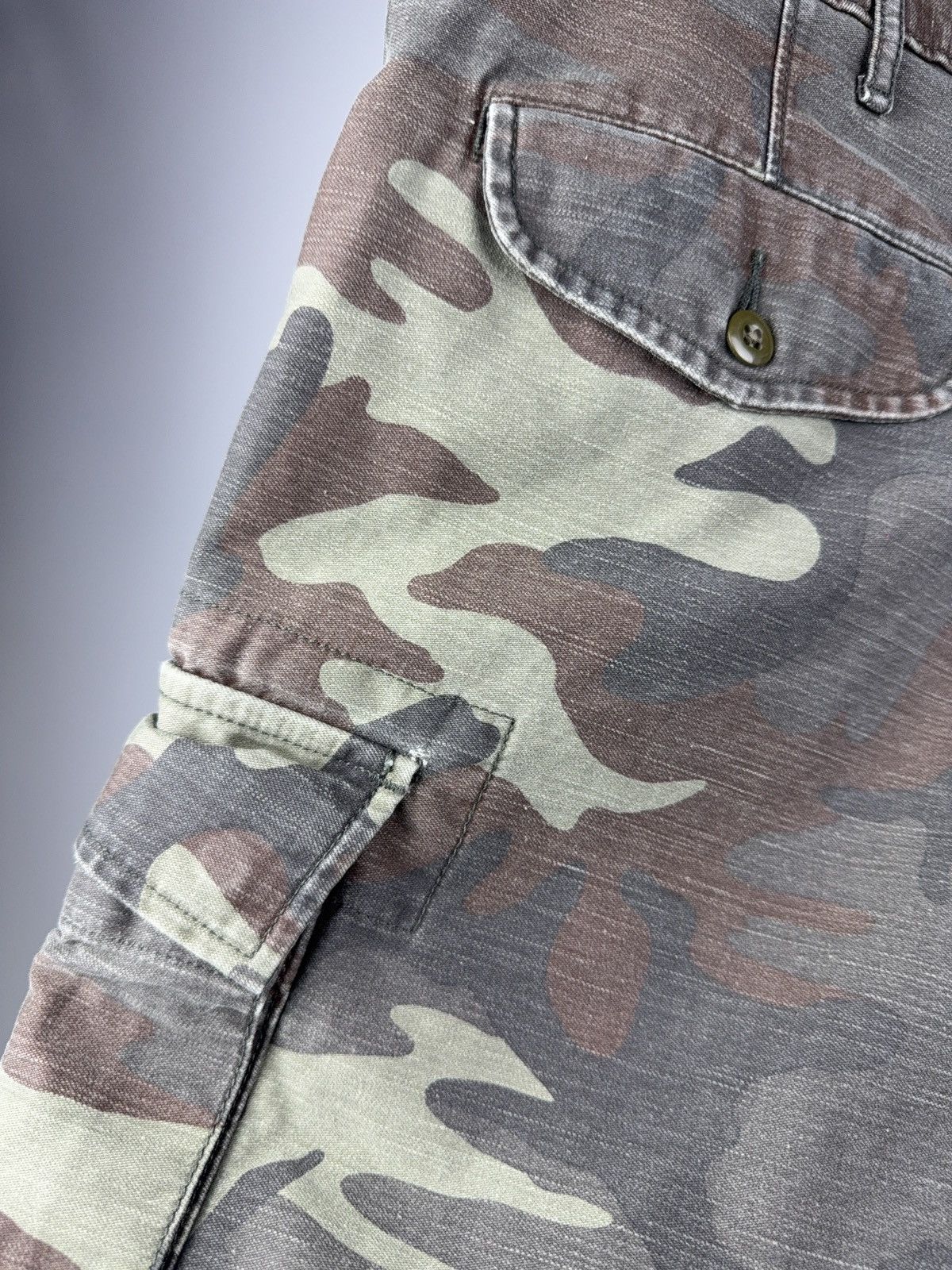 Levi's Retro Y2K 00s Levi’s Camo Cargo Shorts Label Utility Fit Size US 36 / EU 52 - 8 Thumbnail