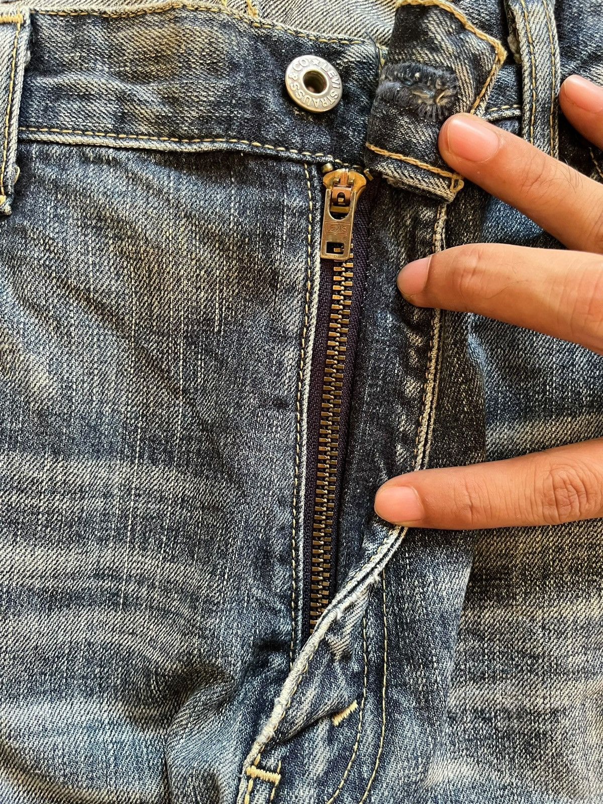 Levi's Vintage 90s Levis 503 Bartacks Blue Wash Ripped Baggy Jeans Size US 36 / EU 52 - 3 Thumbnail
