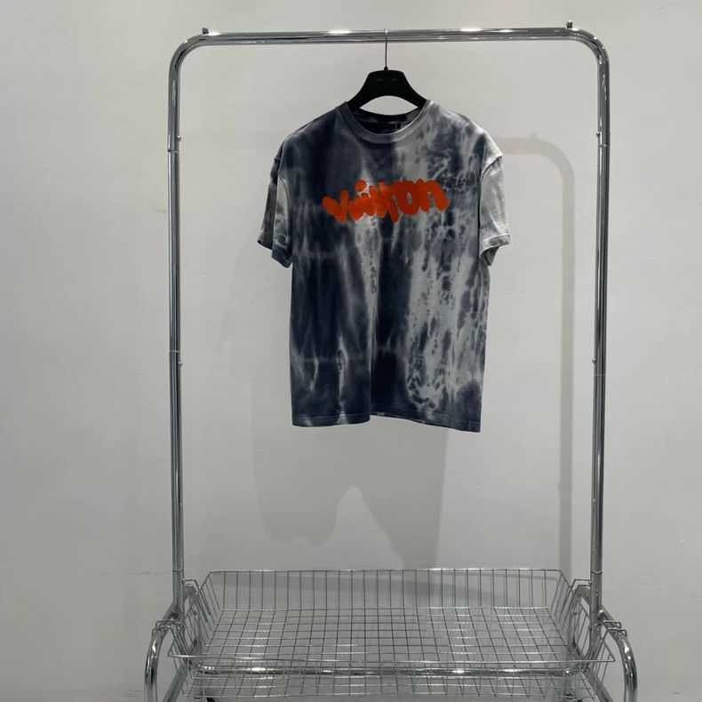 Louis Vuitton Louis Vuitton Rendering chest print short sleeves Size US S / EU 44-46 / 1 - 1 Thumbnail