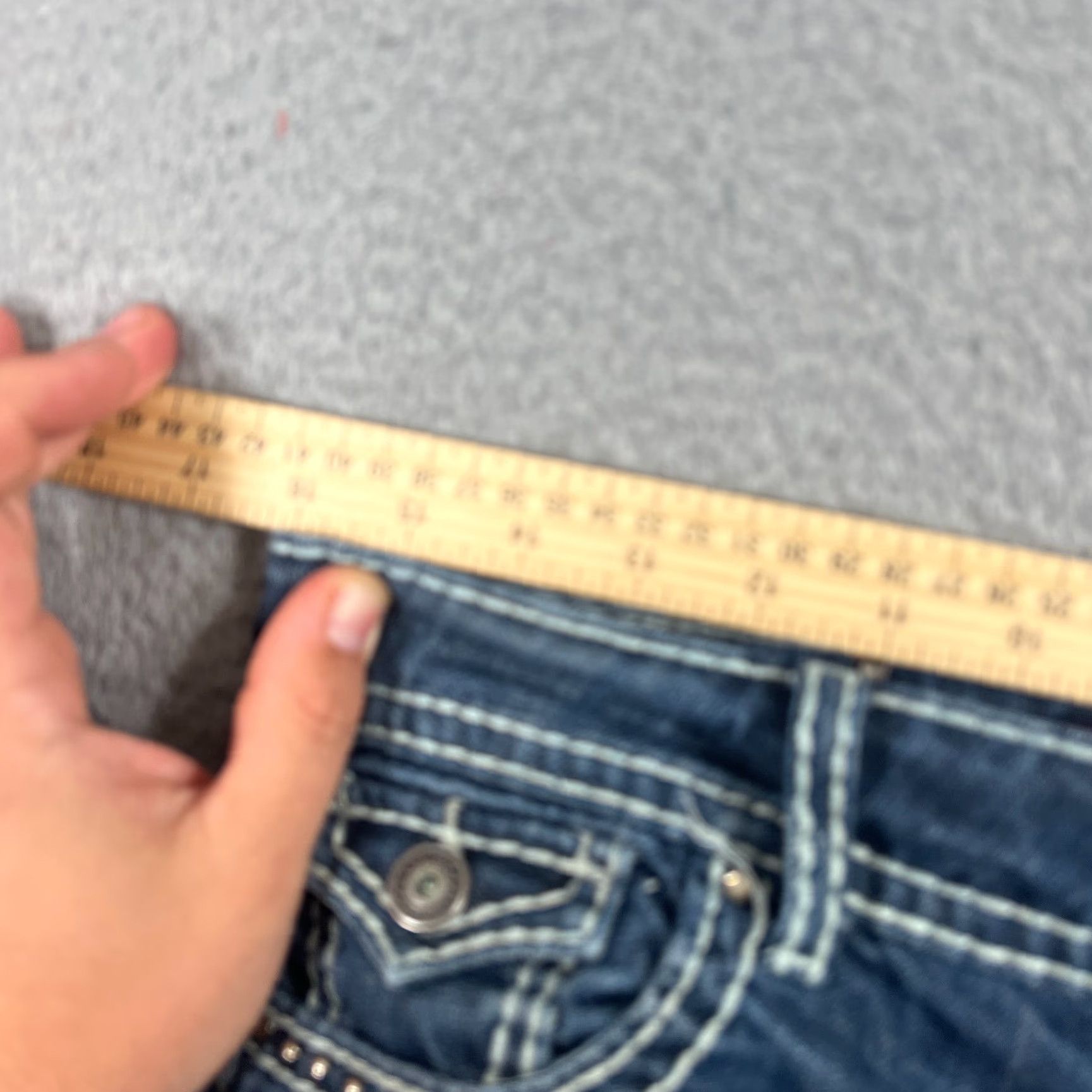 Vintage VIGOSS Women’s Boot Cut Jeans 7 Flap Pocket Distressed Denim Low Rise Cotton Blue 80s 90s Retro Size 28" / US 6 / IT 42 - 6 Thumbnail