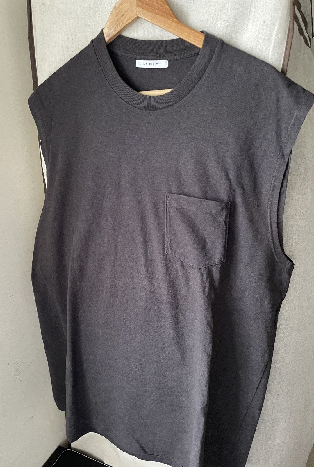 Men’s 🇺🇸 John Elliott Sleeveless Cotton Tee Sz 2 New