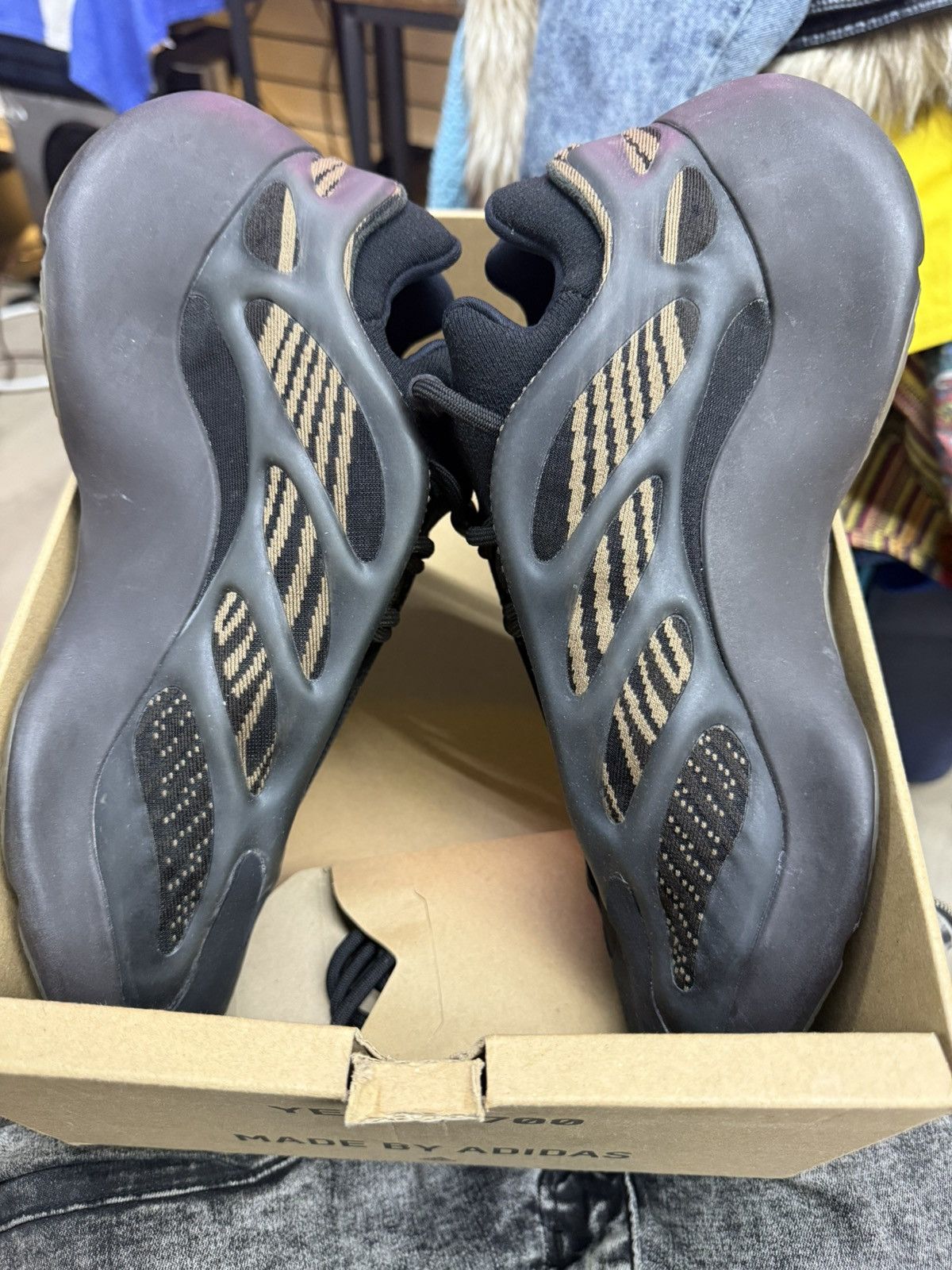 Yeezy Adidas Yeezy 700 V3 "Clay Brown" sneaker Size 11 Men’s Rare Size US 11 / EU 44 - 6 Thumbnail
