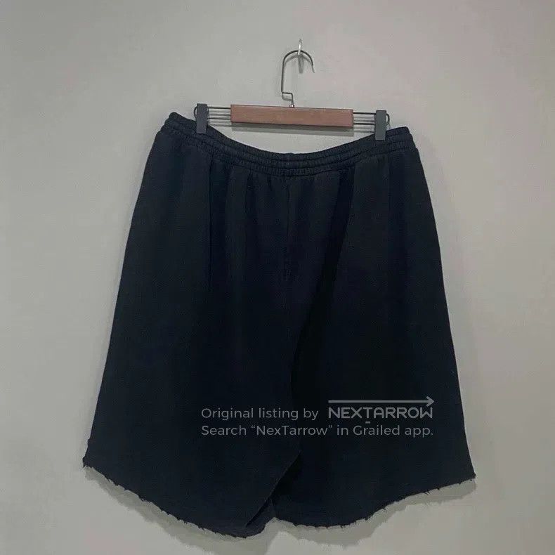Balenciaga Balenciaga size M Embroidered double hook distressed short Size US 27 - 3 Thumbnail