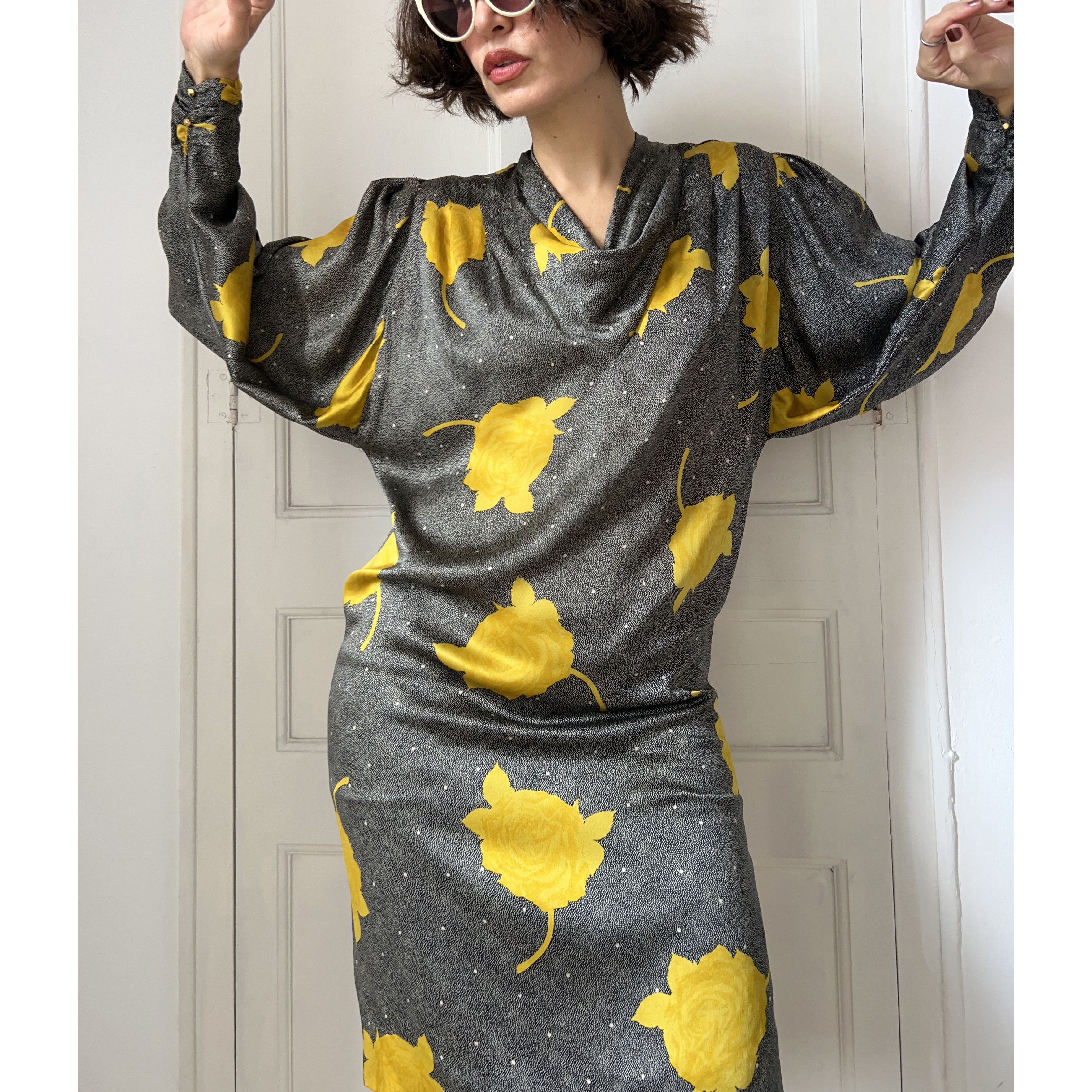 Vintage Vintage 80s Yellow Rose Print Wiggle Dress Size M / US 6-8 / IT 42-44 - 4 Thumbnail