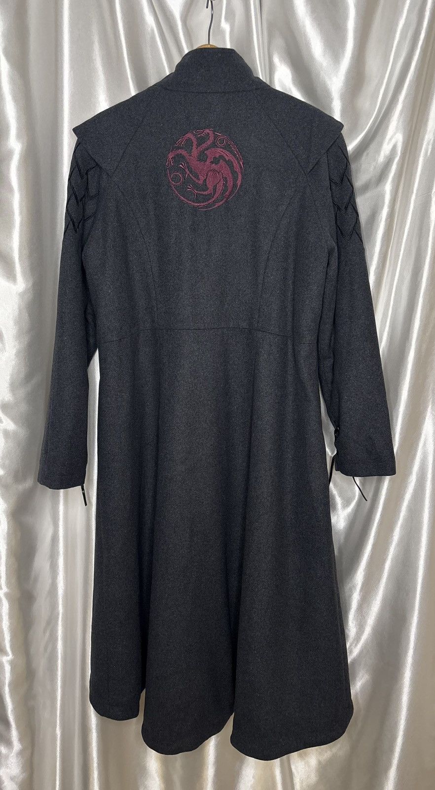 gray graphite game of thrones coat of arms targaryen logo