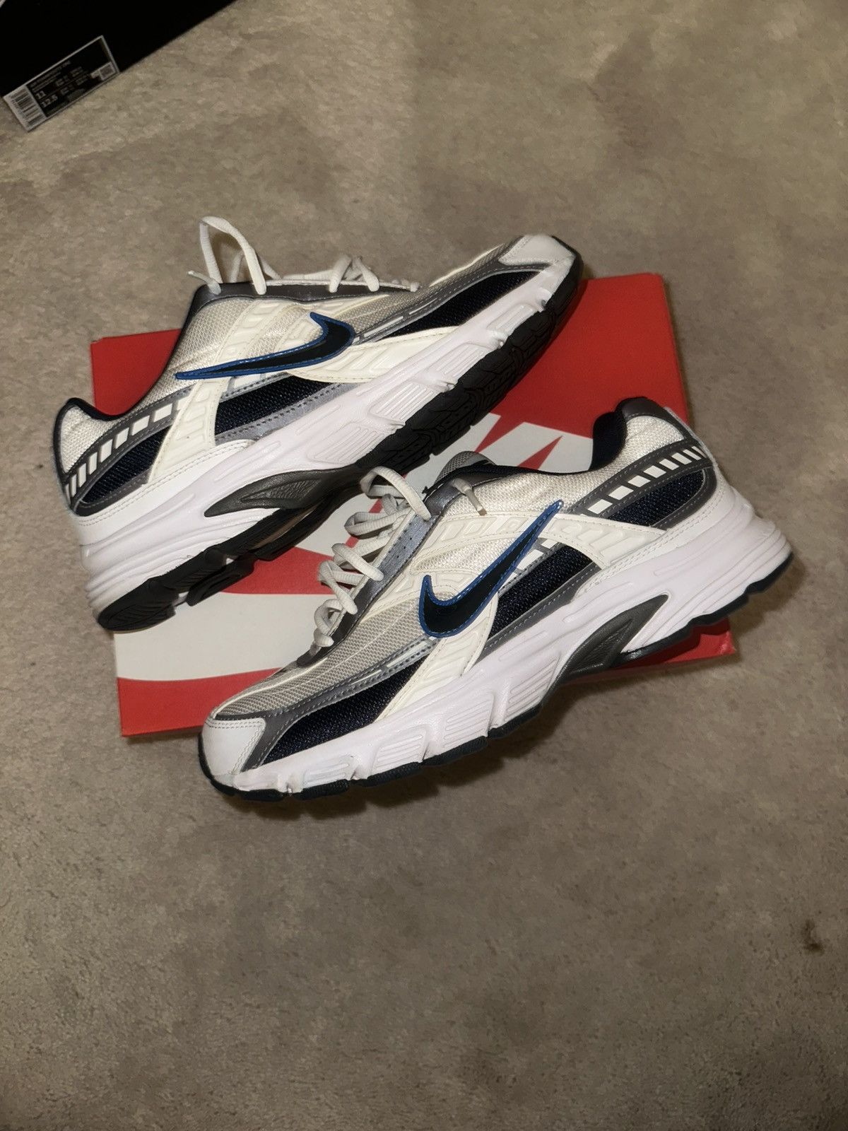 Nike Nike Initiator White/Navy – Size 10.5 Size US 10.5 / EU 43-44 - 2 Thumbnail