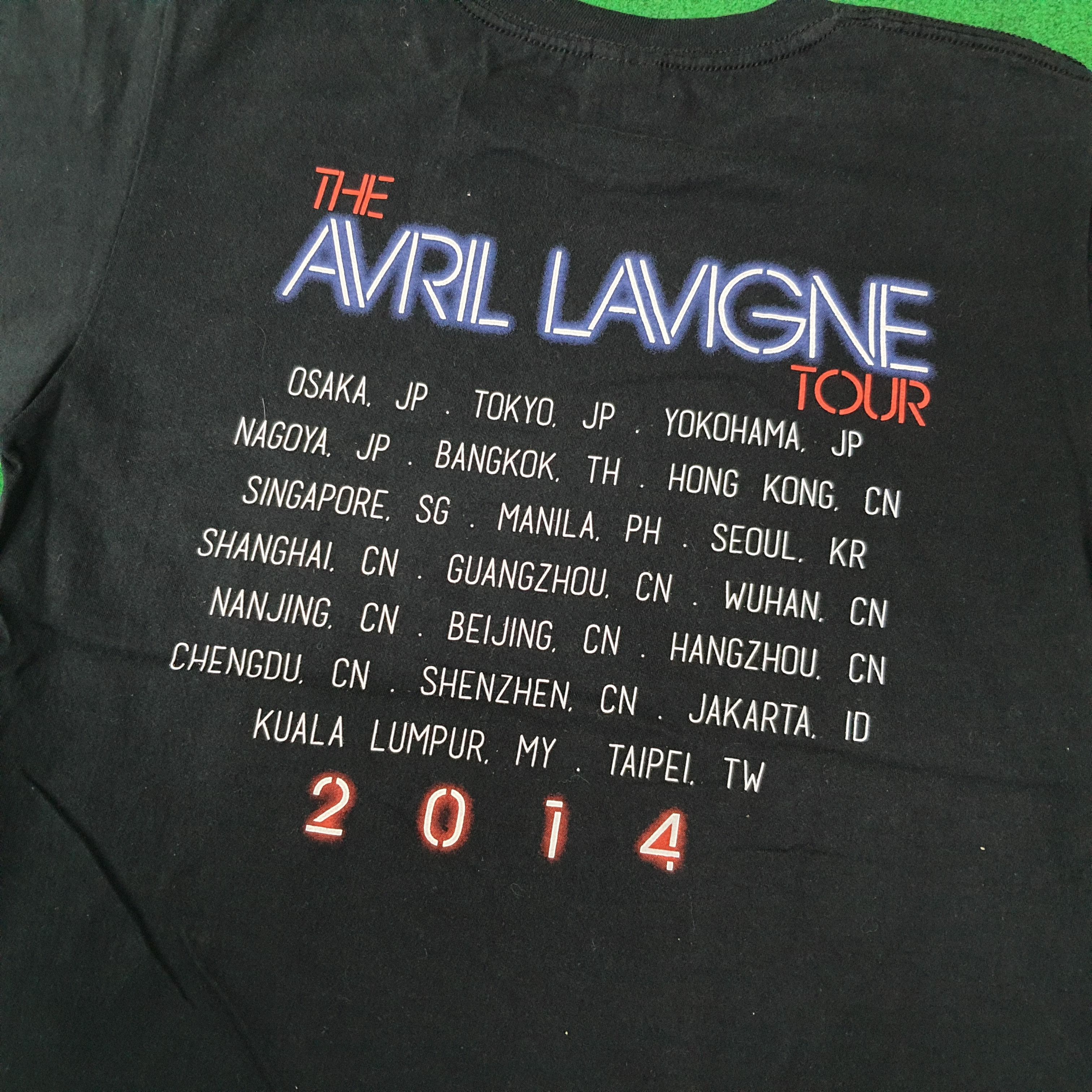 Band Tees Vintage The Avril Lavigne Tour 2014 Tshirt C259N18 Size US S / EU 44-46 / 1 - 4 Thumbnail