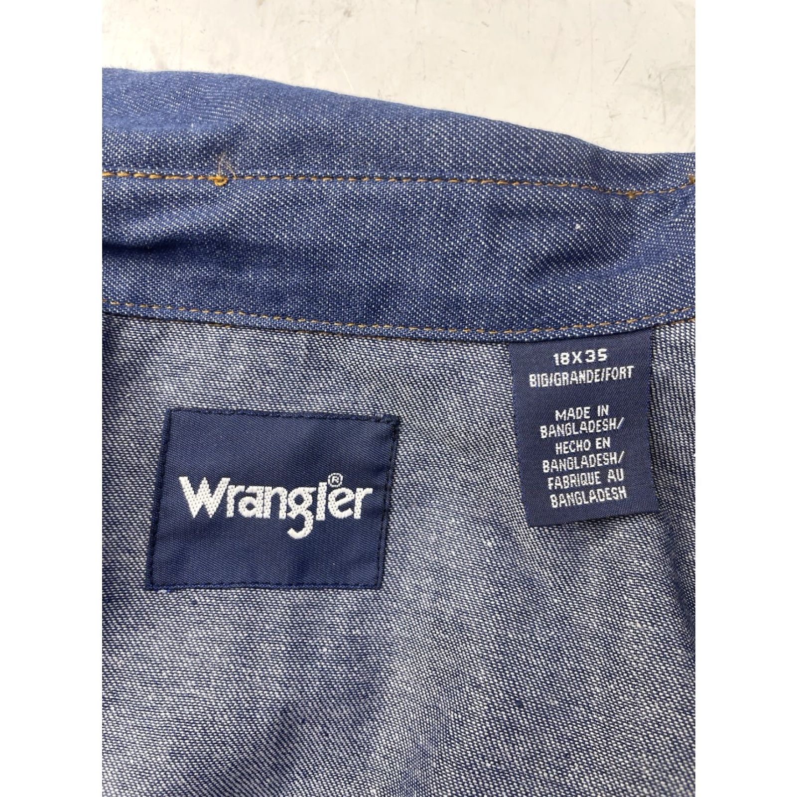 Wrangler VINTAGE Wrangler Shirt Mens 18x35 Blue Denim Pearl Snap Cowboy Cut Work Western Shirt Size US XXL / EU 58 / 5 - 4 Thumbnail