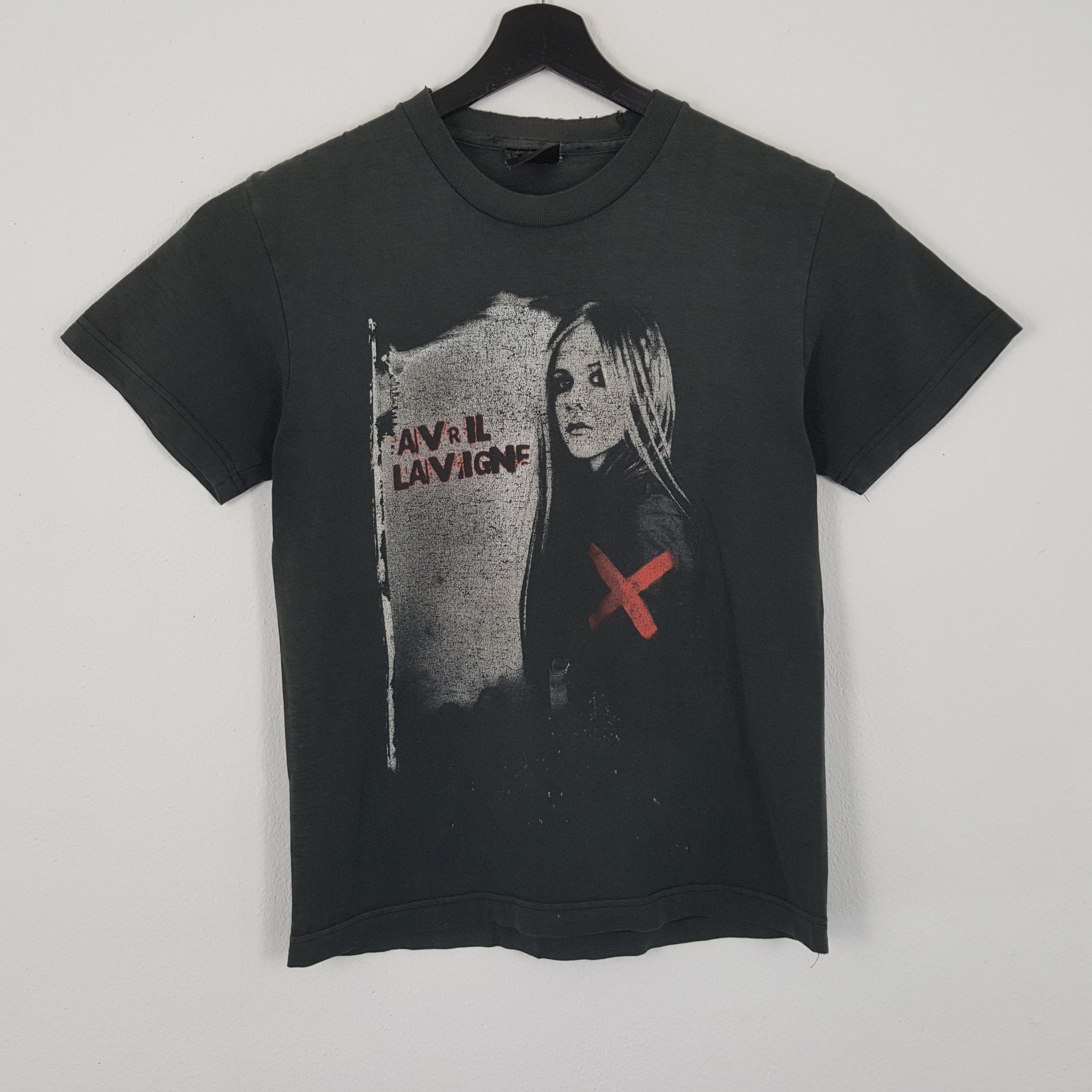 image of Band Tees x Tour Tee Avril Lavigne Singer Music Tour Distressed Tshirt in Black, Men's (Size Small)