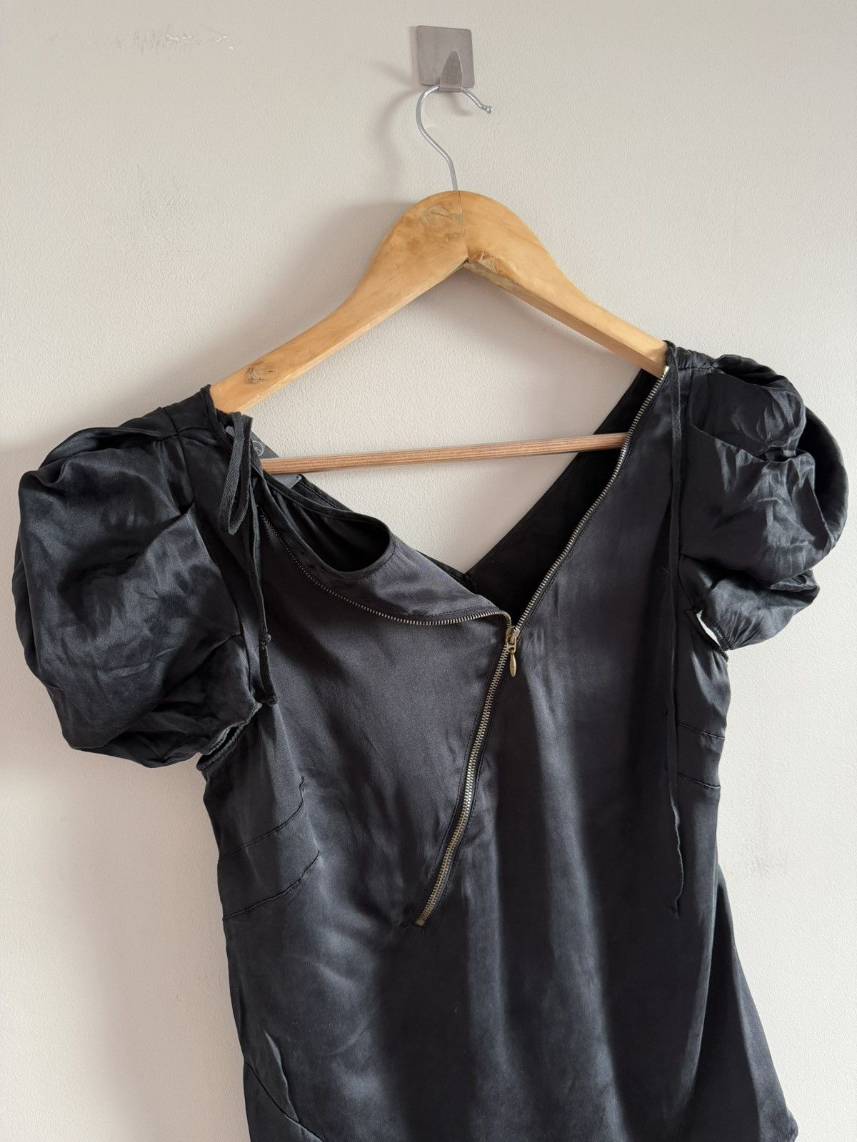Alexander McQueen Alexander McQueen Silk Top Black Puff Sleeve Asymmetric Size M / US 6-8 / IT 42-44 - 4 Thumbnail
