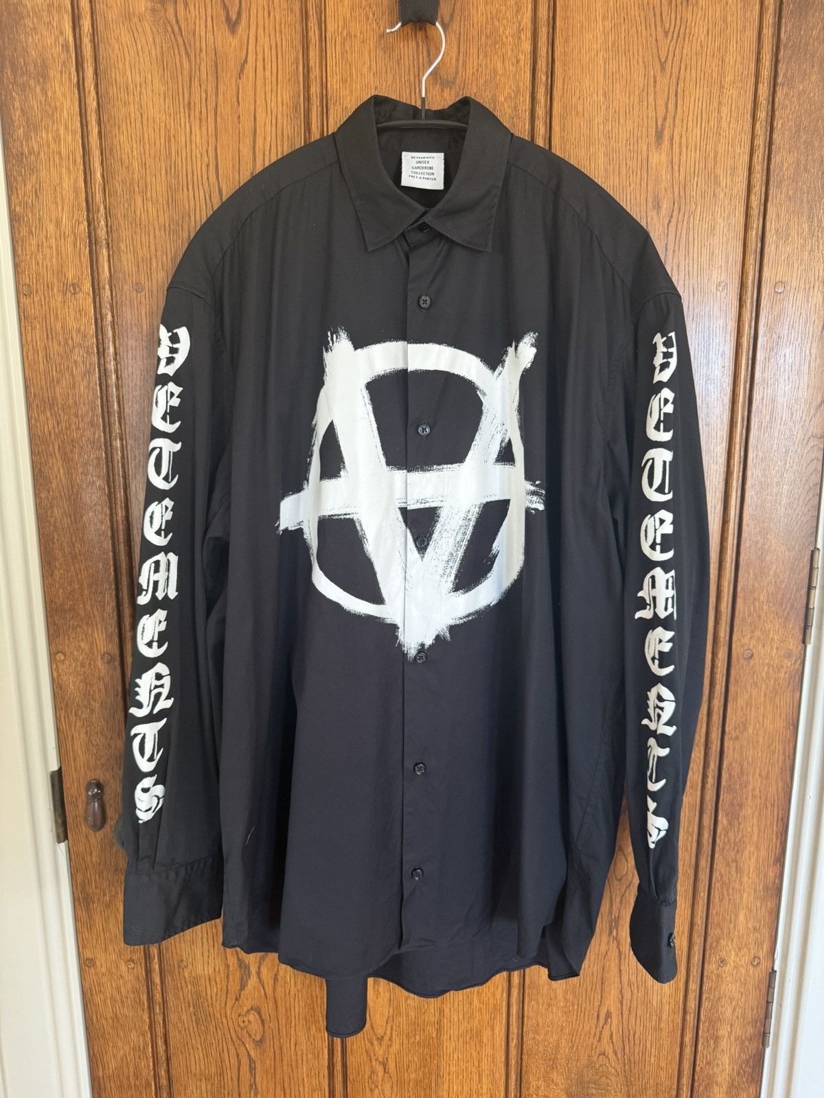 Vetements Vetements double anarchy oversized logo black white shirt Size US S / EU 44-46 / 1 - 1 Thumbnail