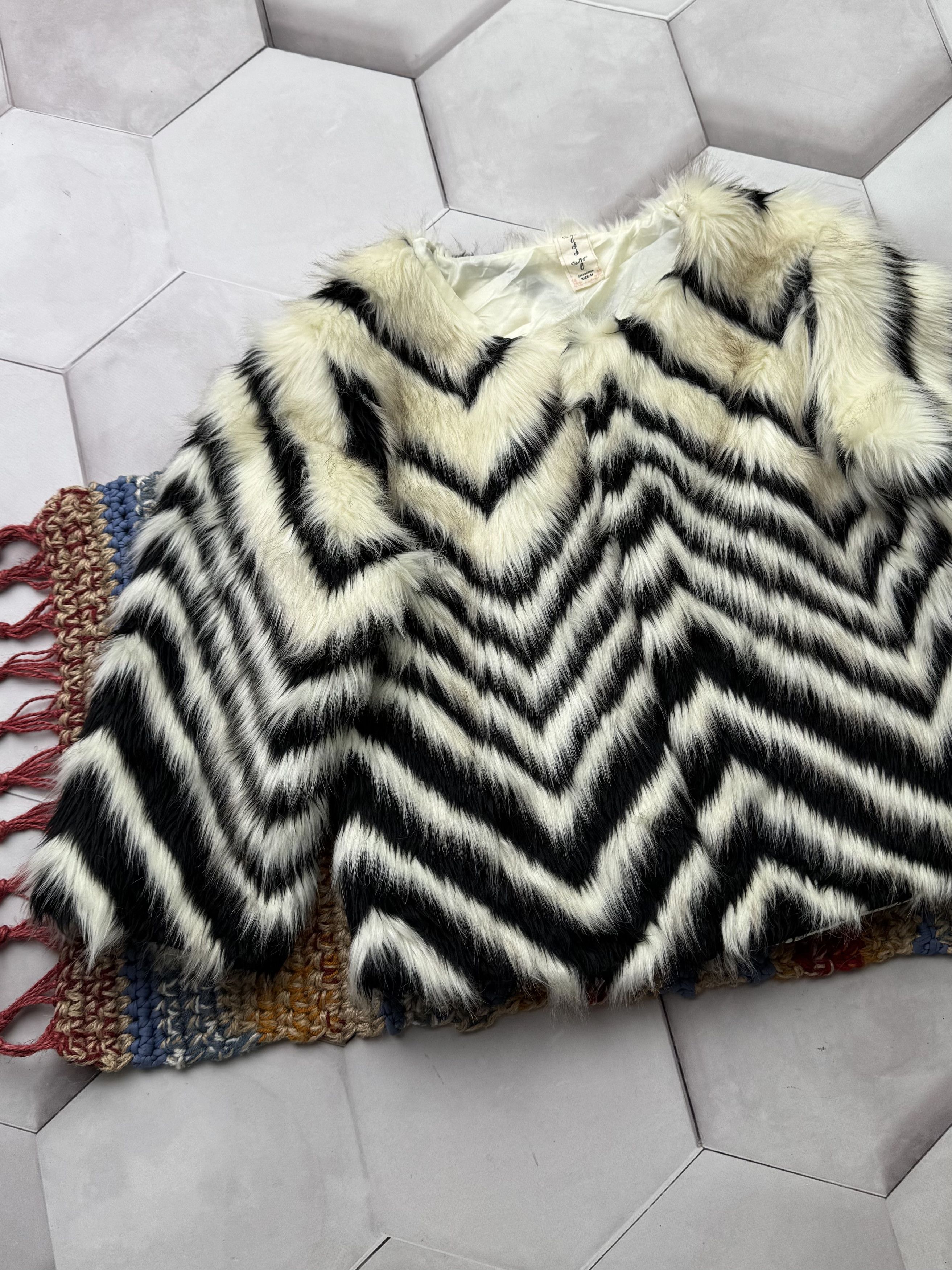 Japanese Brand Vintage Cropped Faux Fur Jacket (E4) Size M / US 6-8 / IT 42-44 - 2 Thumbnail